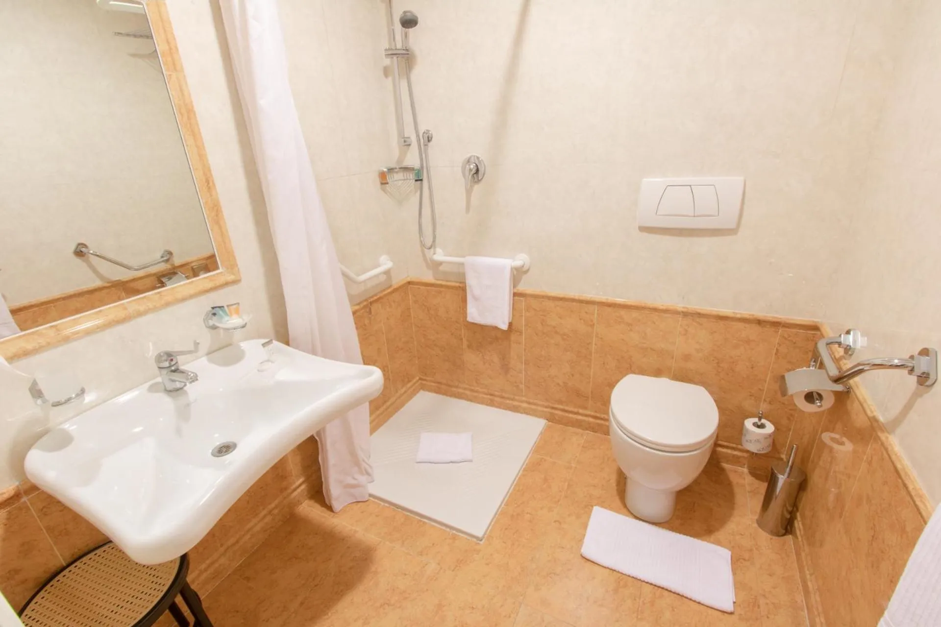 Shower in Hosianum Palace