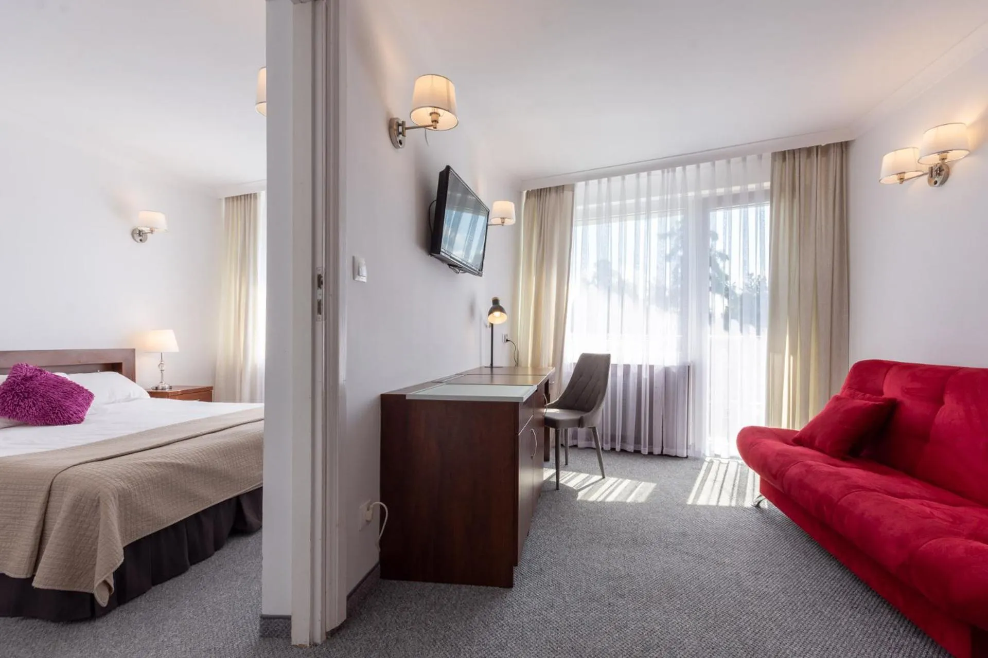 Communal lounge/ TV room, Bed in Hotel Jan