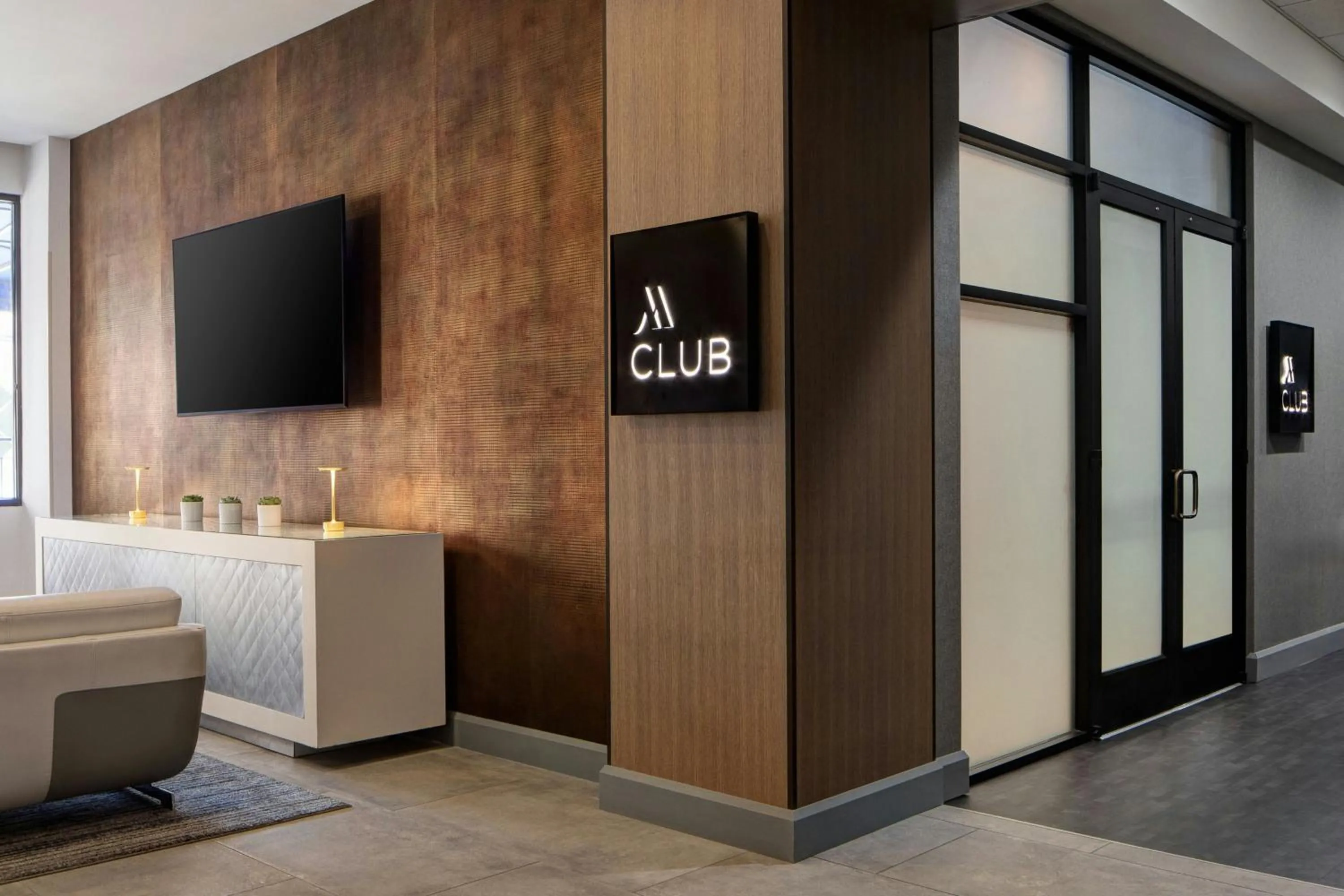 Lounge or bar, Bed in Dallas-Addison Marriott Quorum by the Galleria