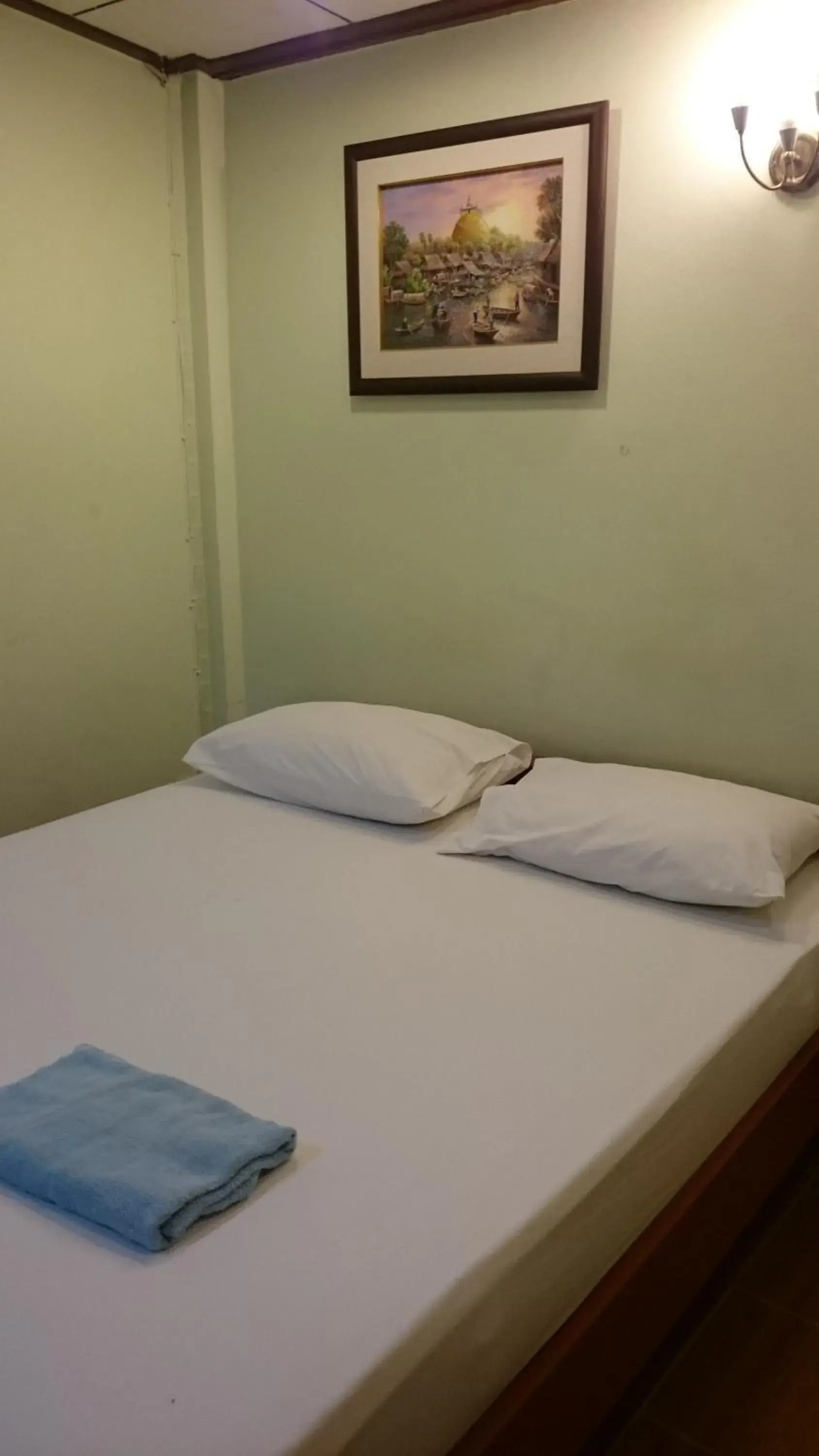 Deluxe Room with Private Bathroom in Chantana House Ayutthaya Deluxe Room with Private Bathroom in Chantana House Ayutthaya