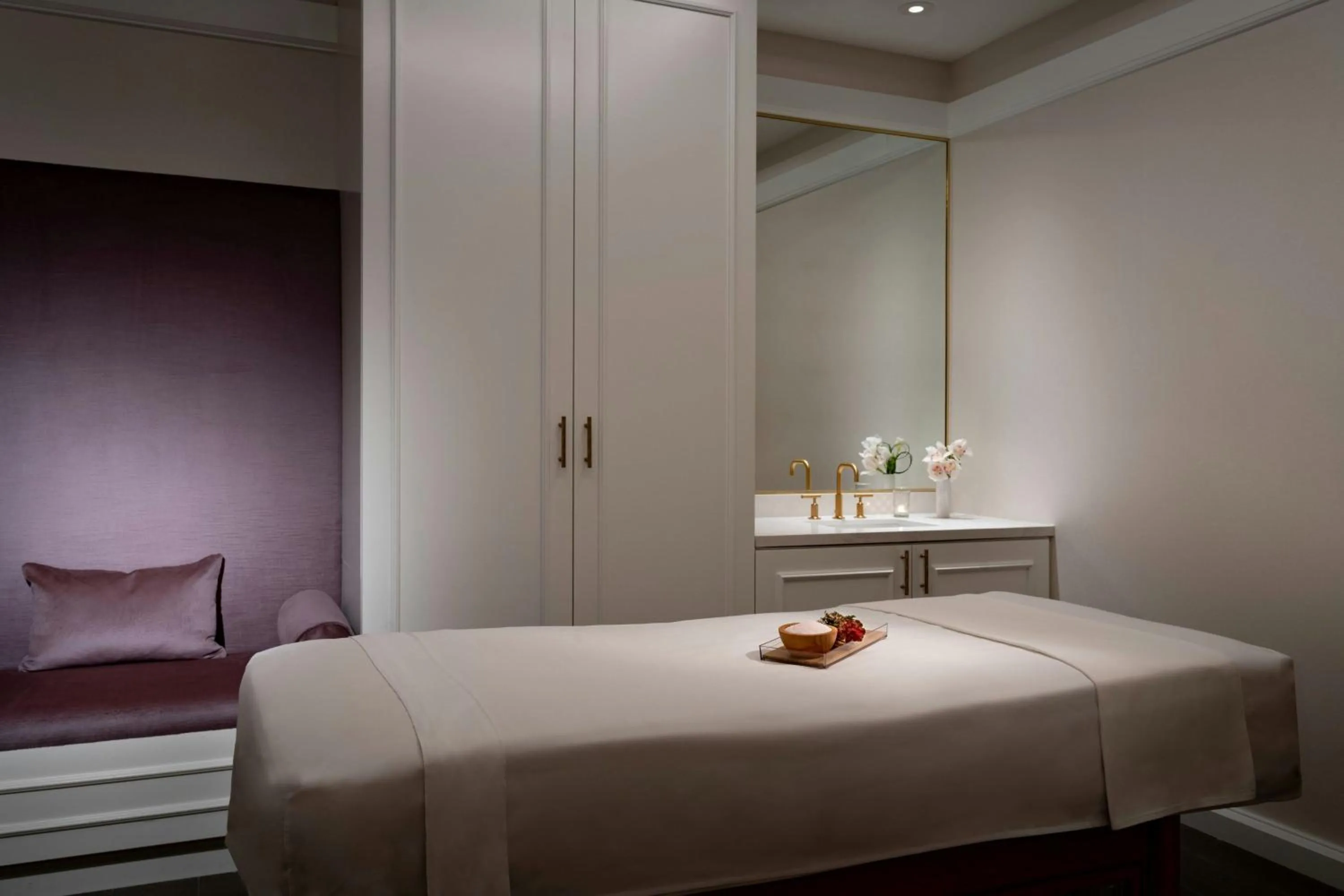 Spa and wellness centre/facilities, Bed in The Ritz-Carlton, Dallas