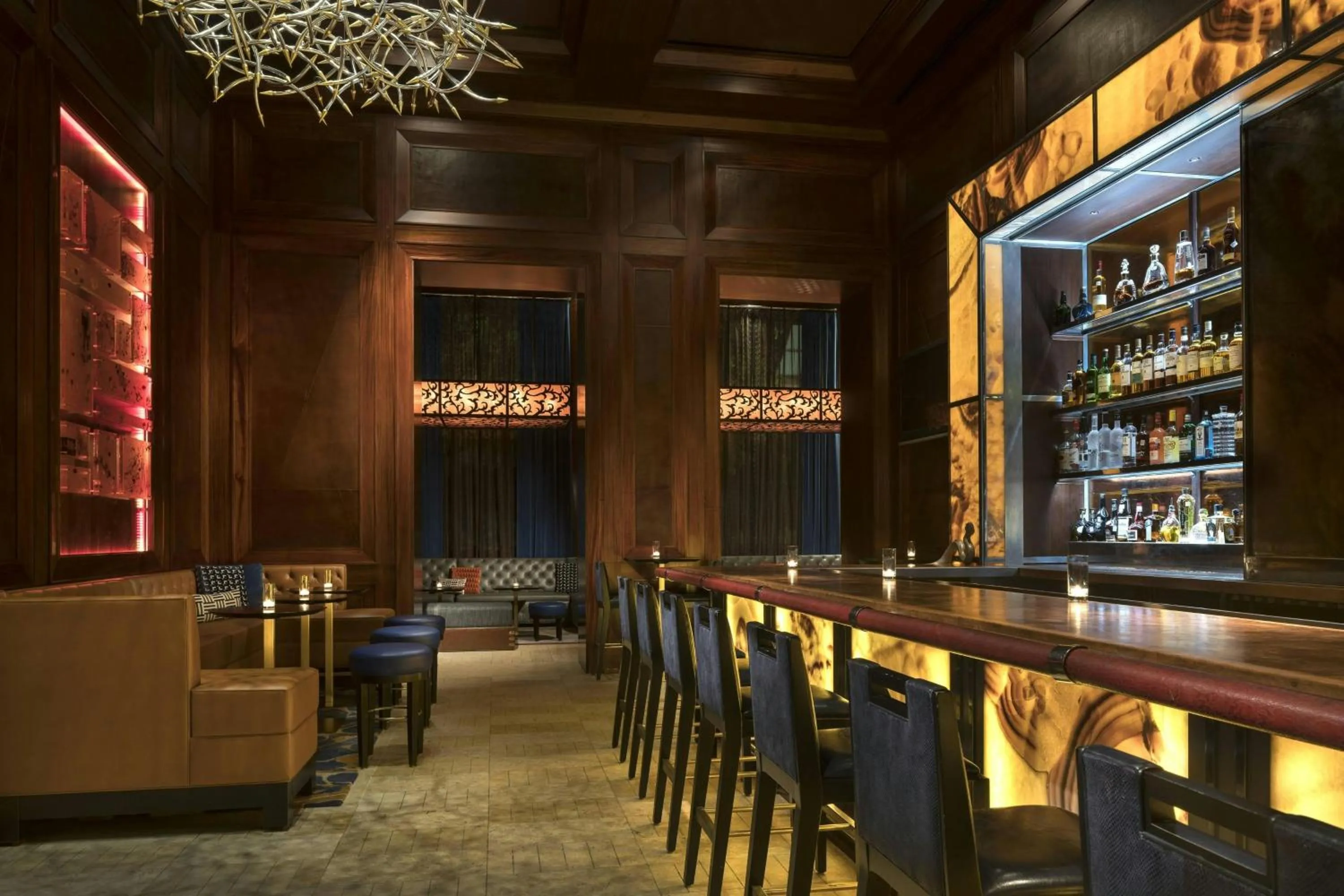 Lounge or bar in The Ritz-Carlton, Dallas