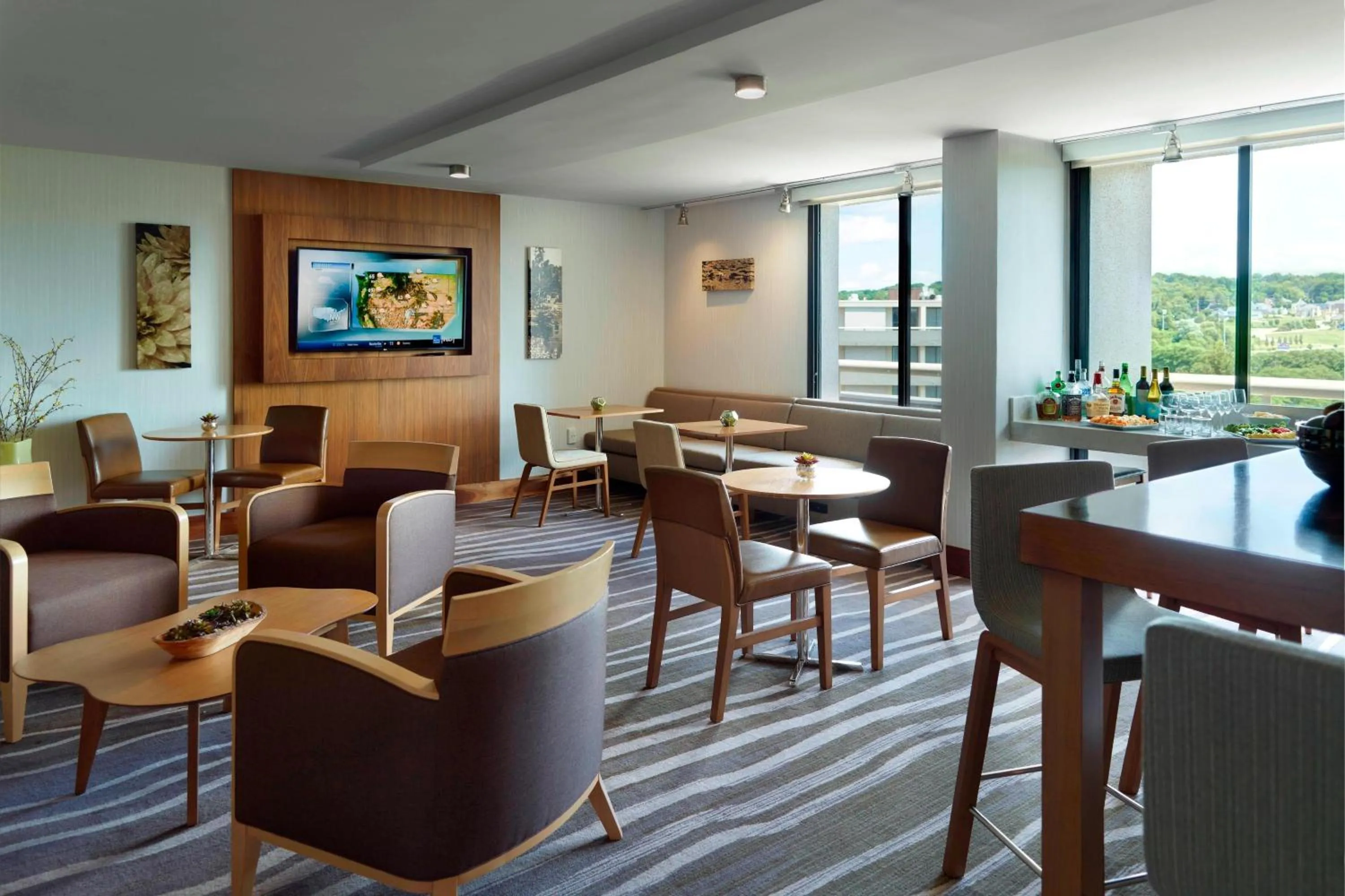 Lounge or bar in Marriott at the University of Dayton