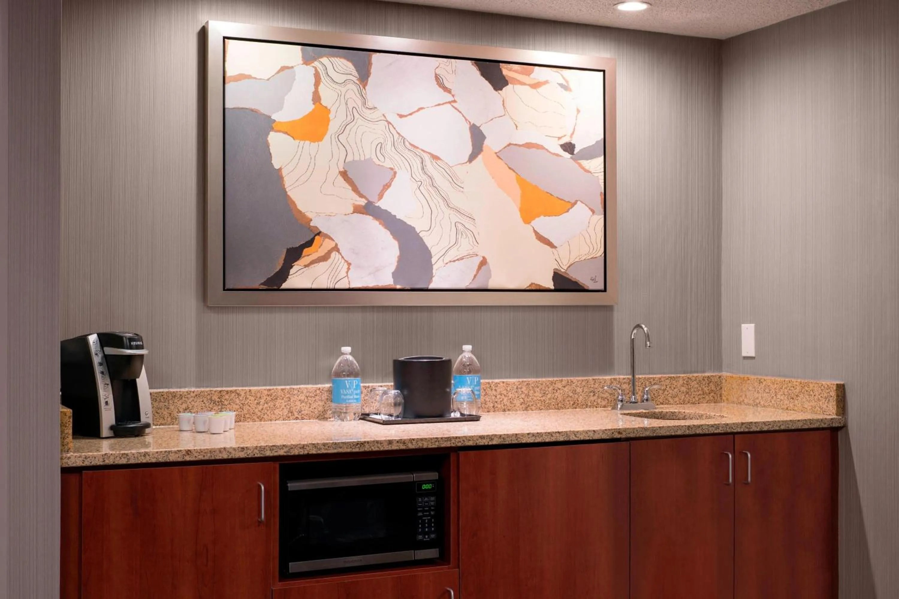 Lounge or bar in Courtyard by Marriott Denver Airport
