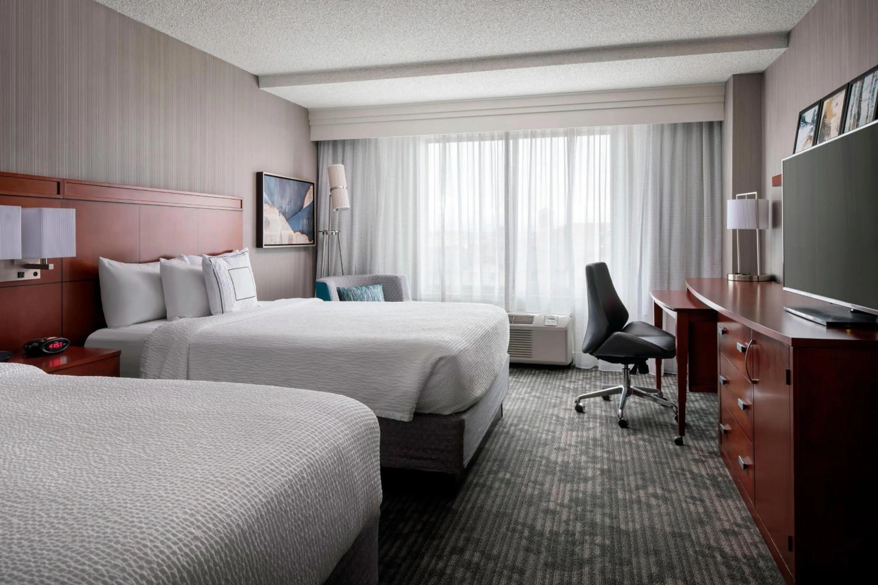 Photo of the whole room, Bed in Courtyard by Marriott Denver Airport