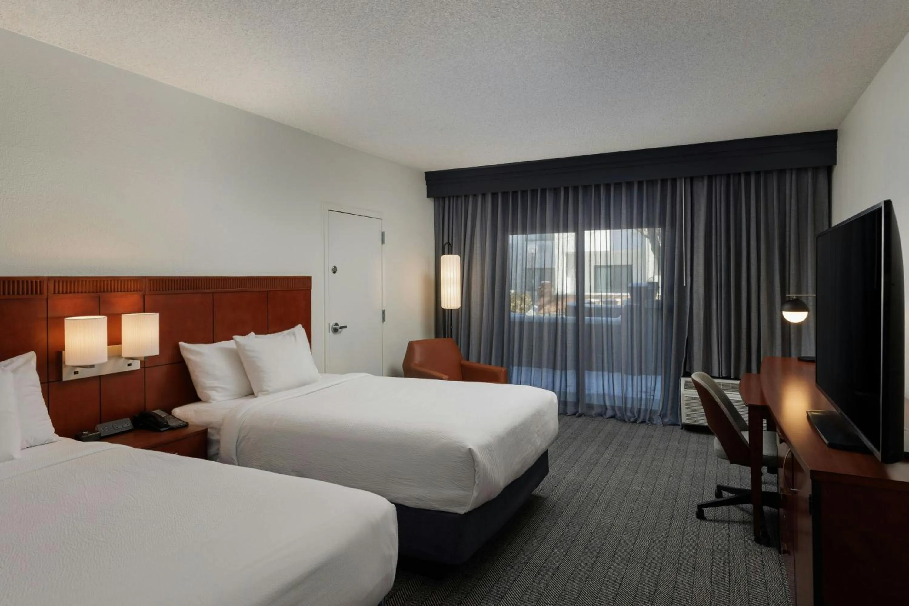 Photo of the whole room, Bed in Courtyard by Marriott Denver Central Park