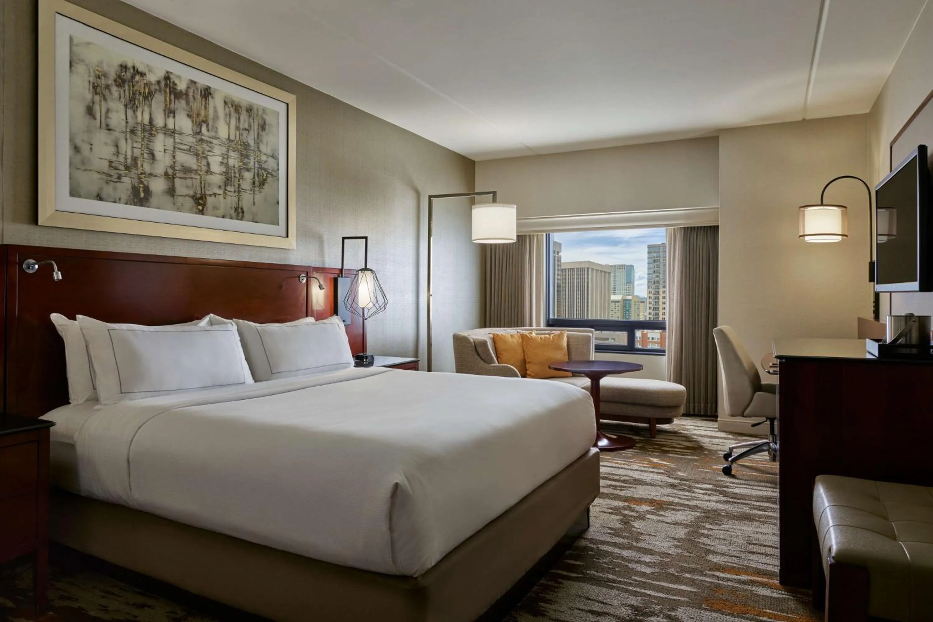 Living room, Bed in Hilton Denver City Center