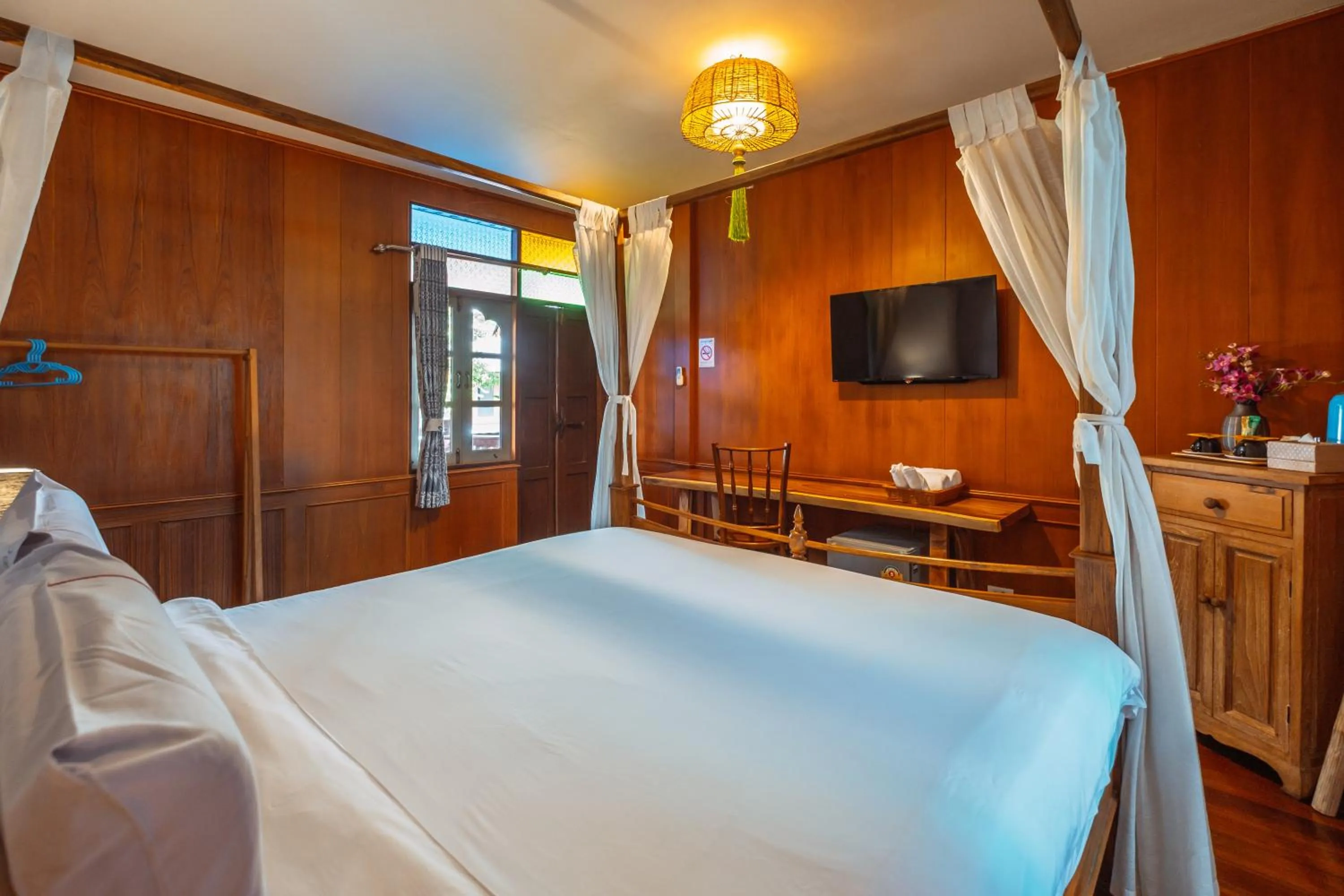 Bed in Pao Come Boutique House