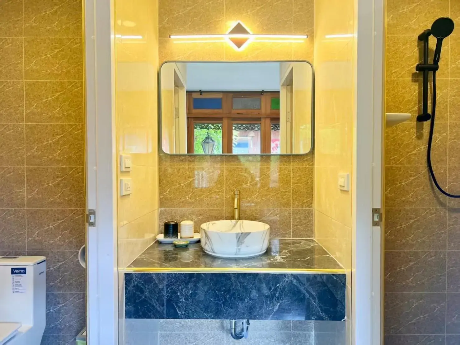 Shower in Pao Come Boutique House Shower in Pao Come Boutique House