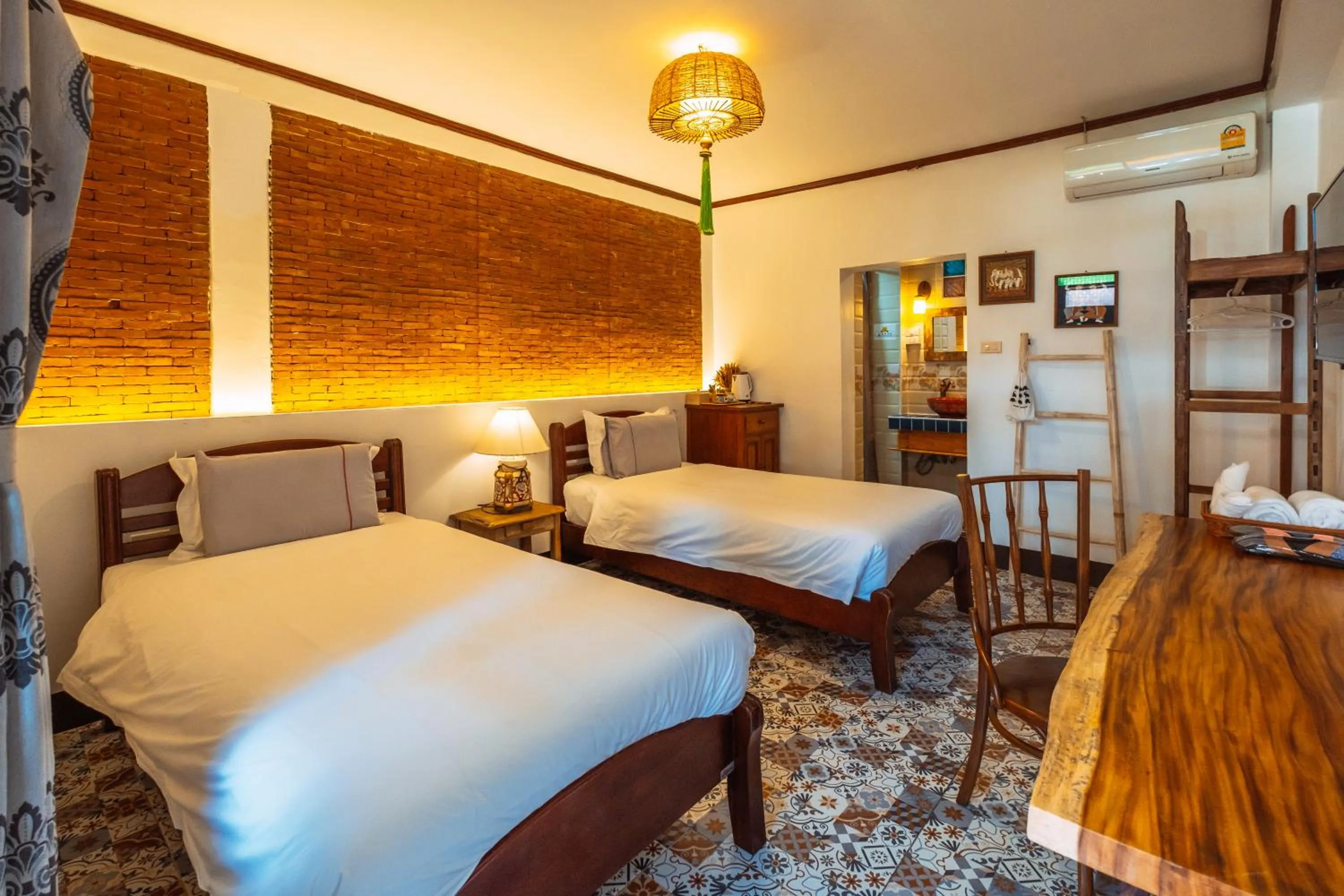 Photo of the whole room, Bed in Pao Come Boutique House