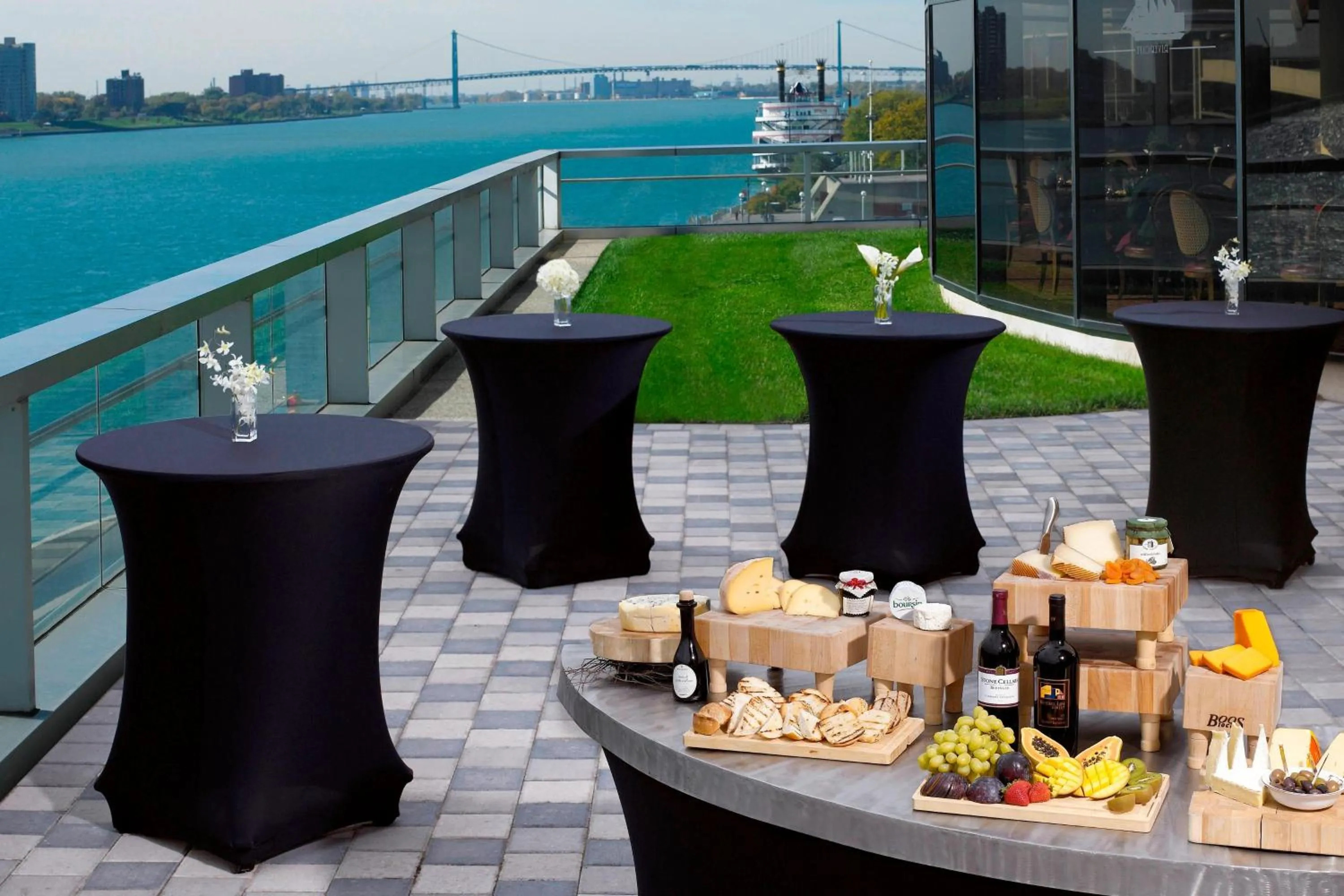 Lobby or reception in Detroit Marriott at the Renaissance Center