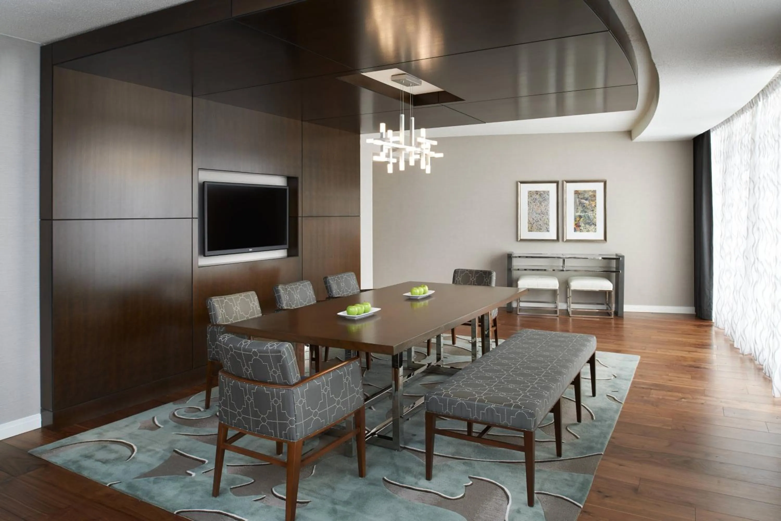 Photo of the whole room in Detroit Marriott at the Renaissance Center