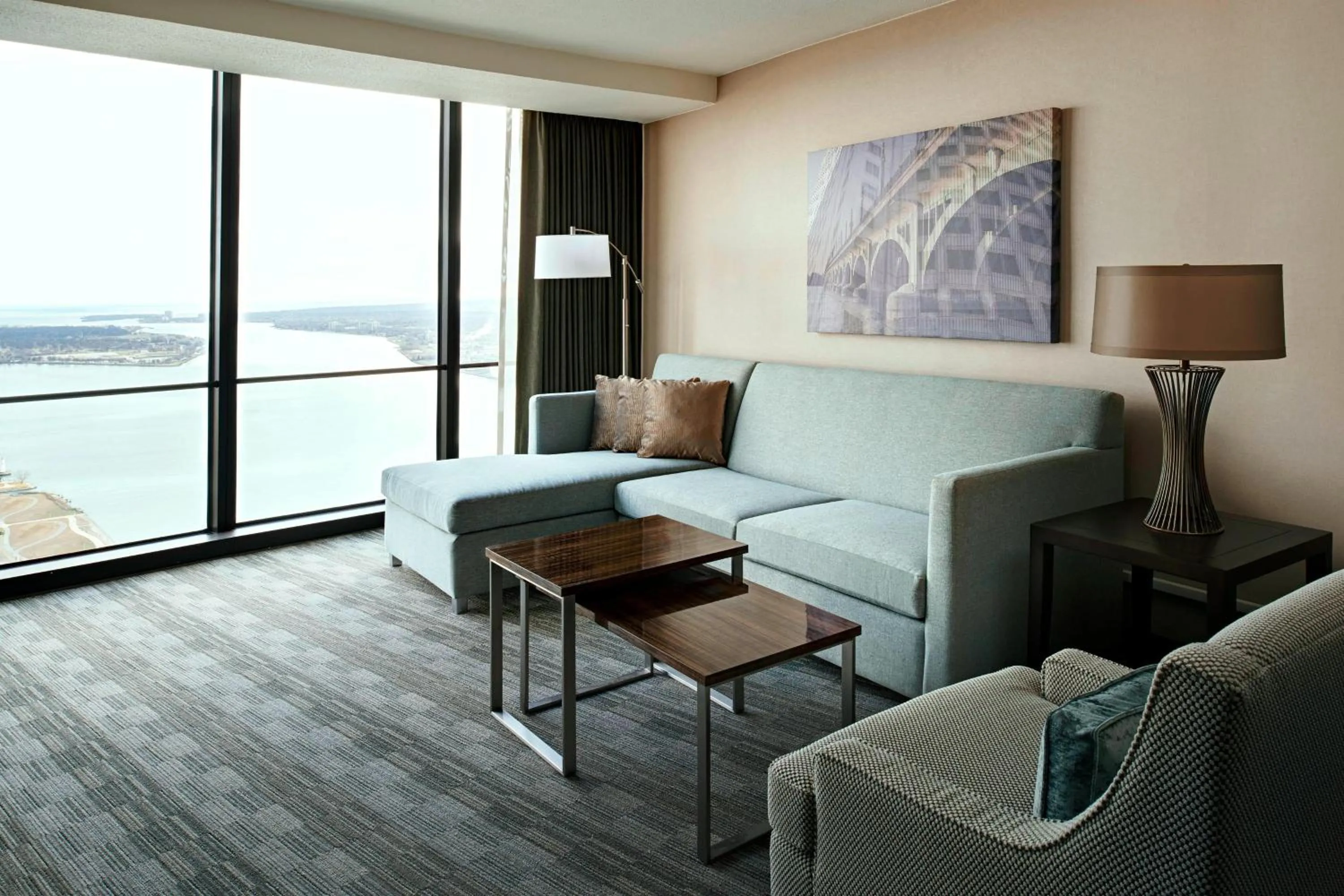 Living room in Detroit Marriott at the Renaissance Center