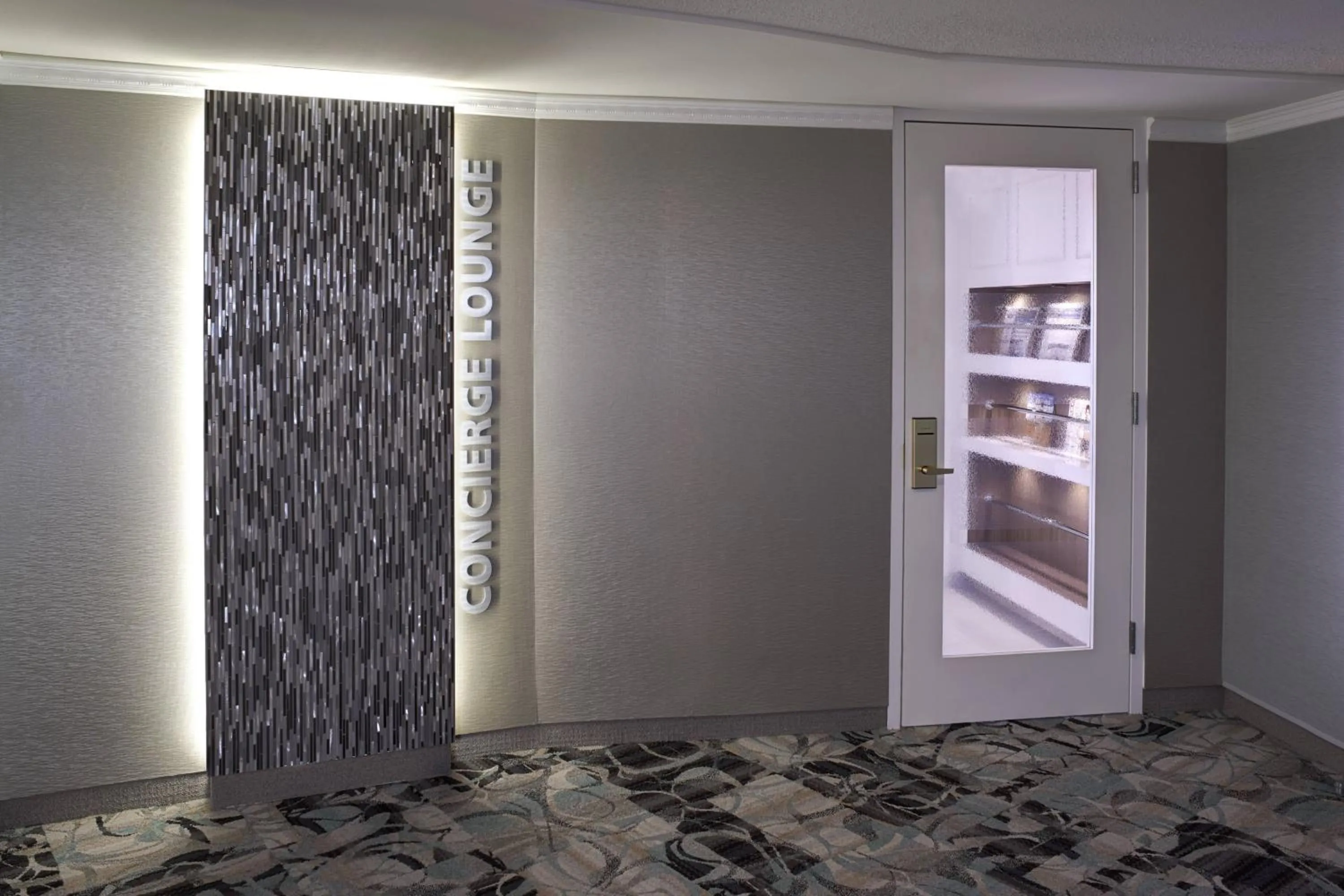 Lounge or bar, Bed in Detroit Marriott at the Renaissance Center