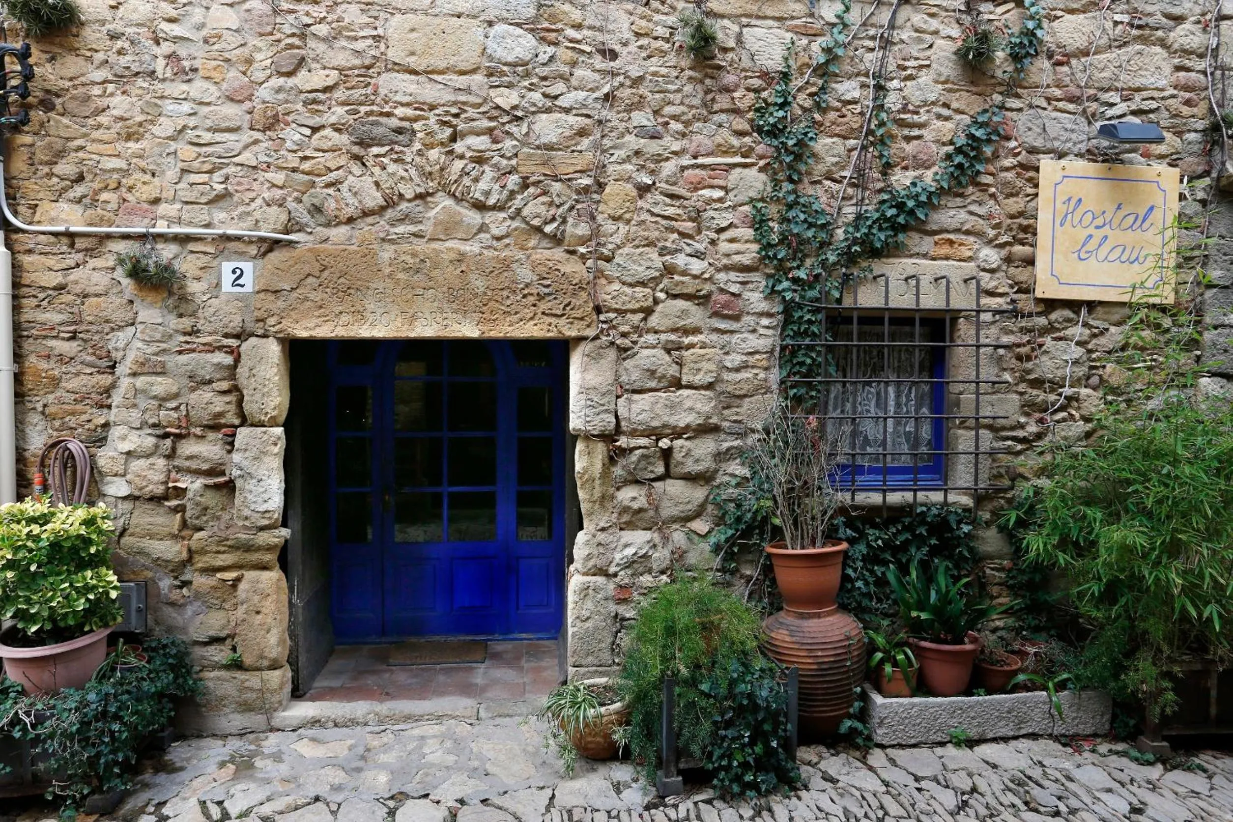 Facade/entrance in Hostal Blau
