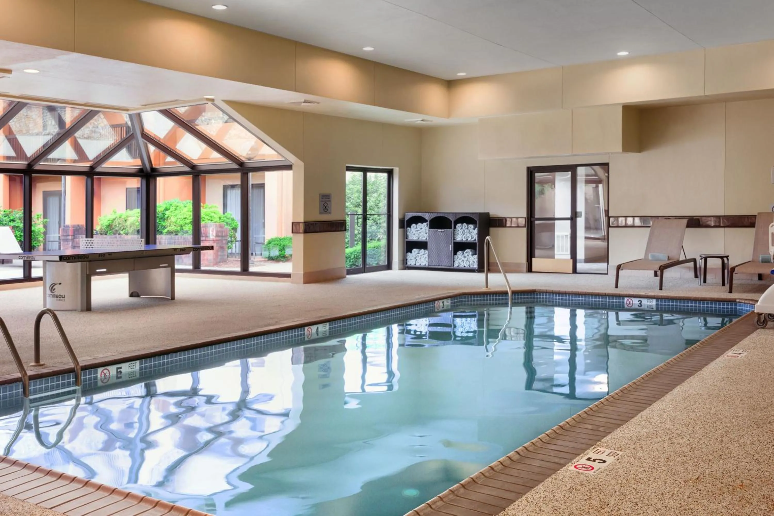 Swimming pool in Courtyard by Marriott Mahwah