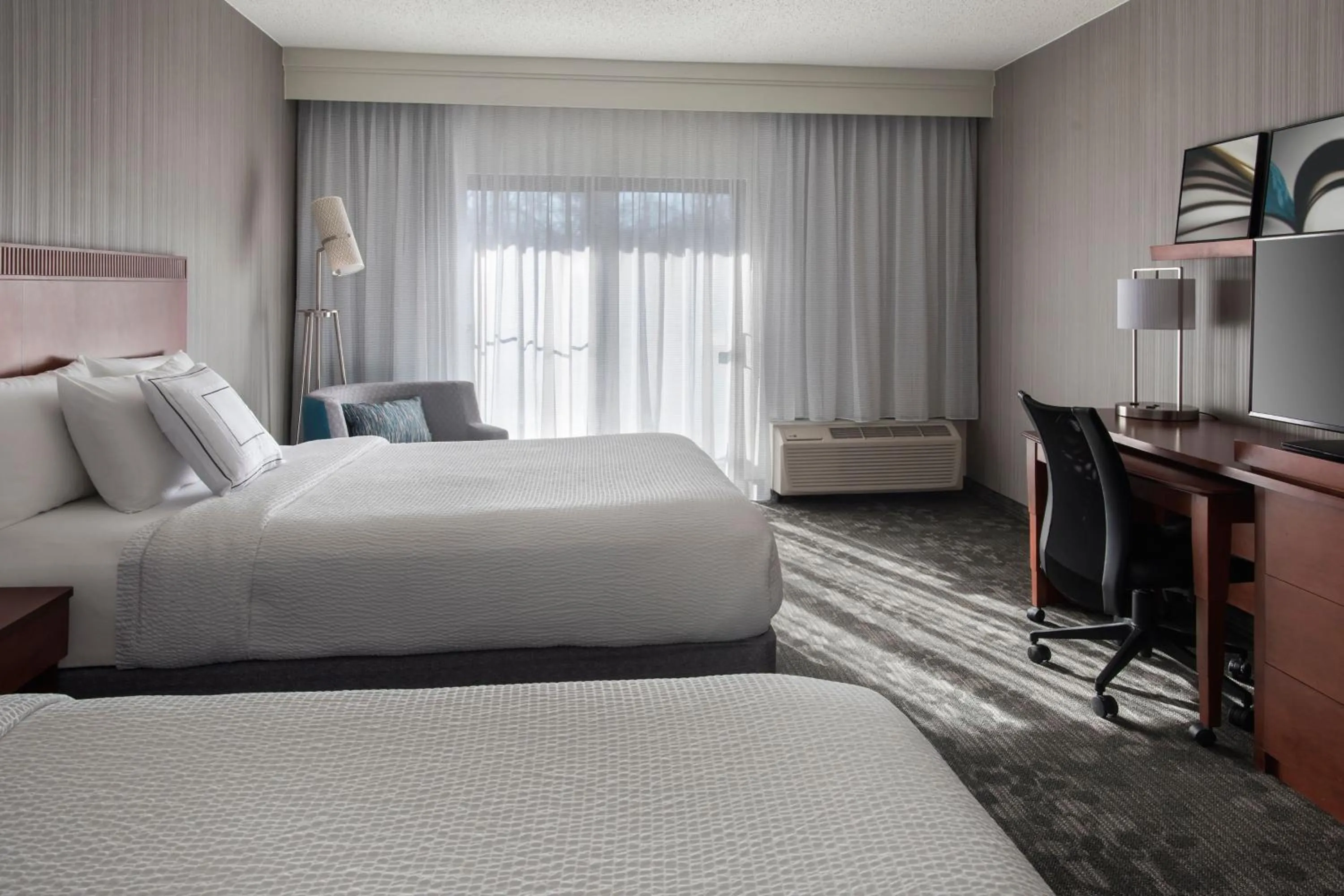 Photo of the whole room, Bed in Courtyard by Marriott Mahwah