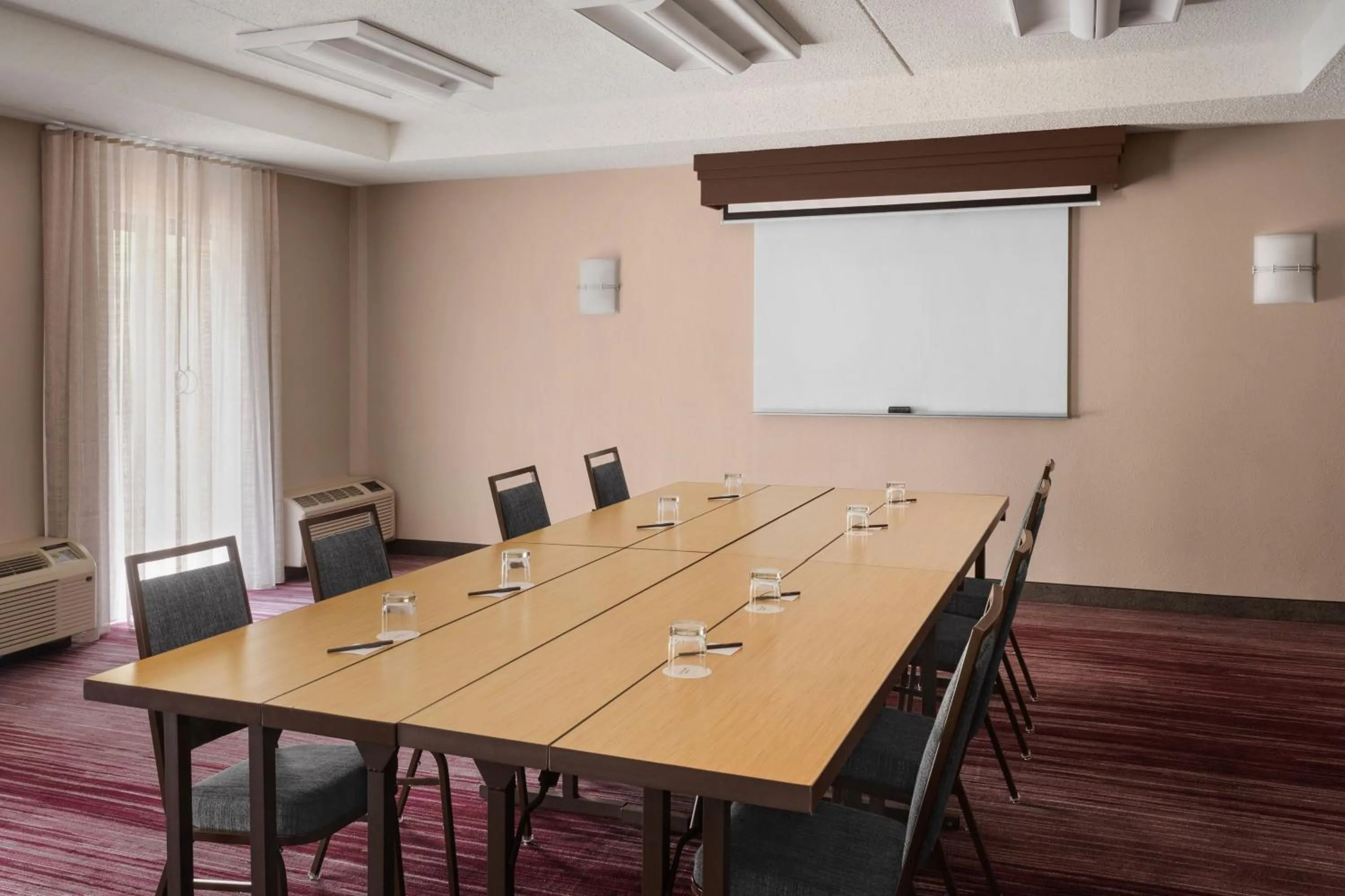 Meeting/conference room in Courtyard by Marriott Mahwah