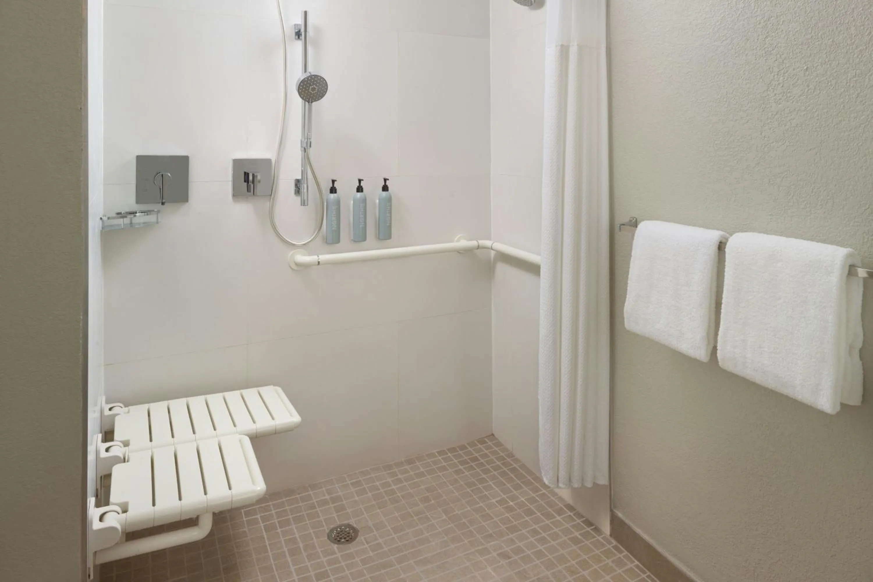 Bathroom in Courtyard by Marriott Fort Lauderdale City of Plantation