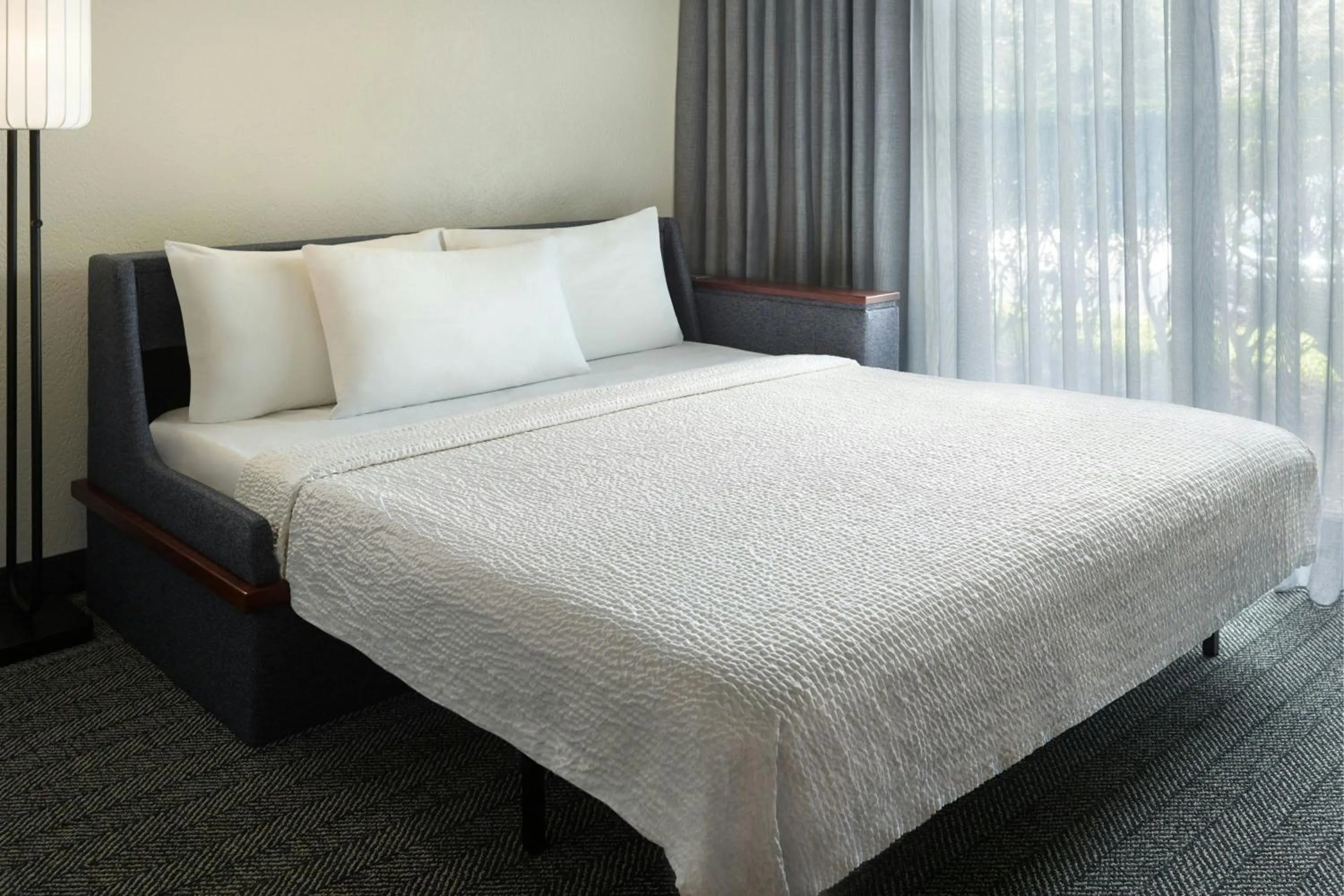 Photo of the whole room, Bed in Courtyard by Marriott Fort Lauderdale City of Plantation