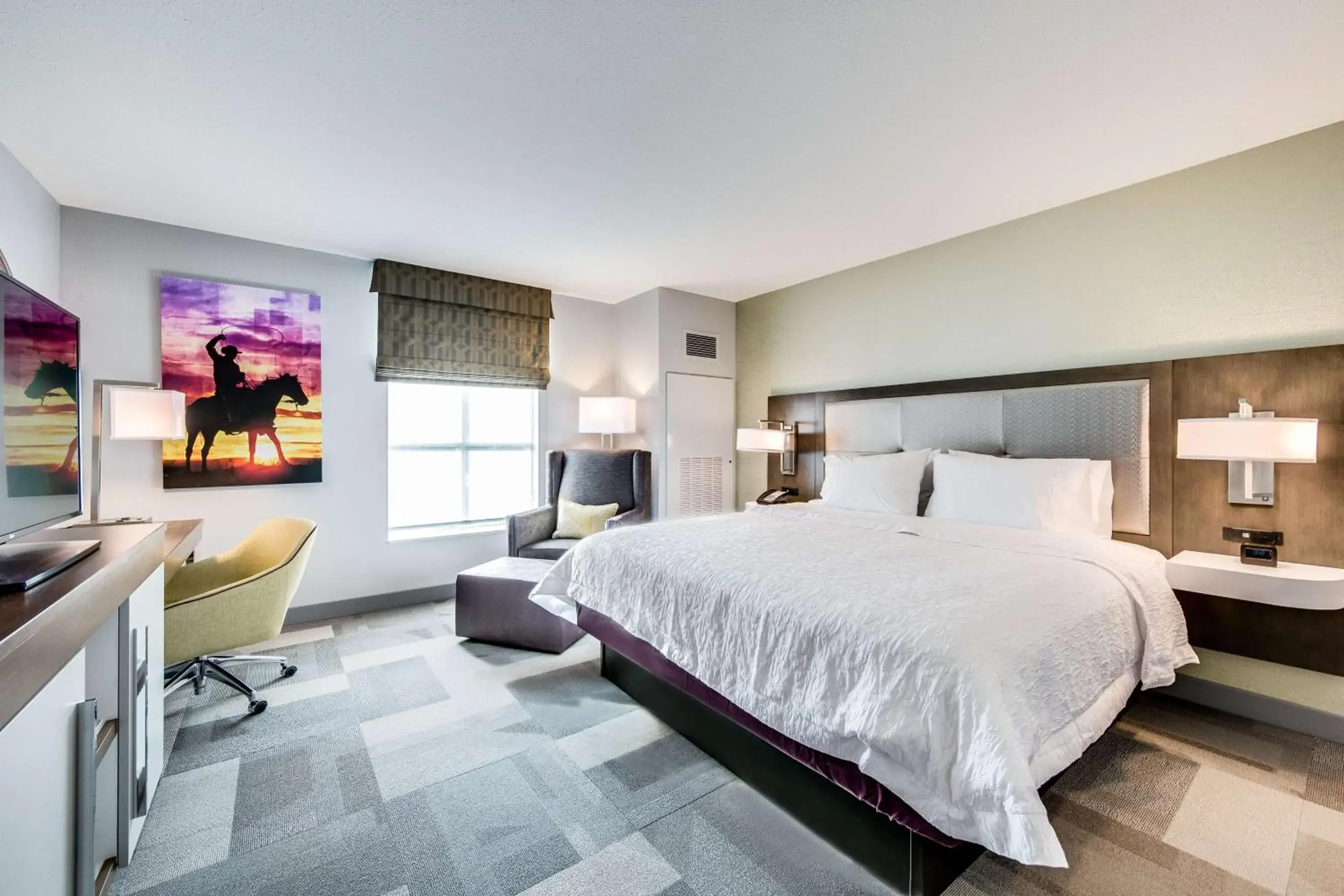 Bedroom, Bed in Hampton Inn & Suites Fort Worth Downtown Bedroom, Bed in Hampton Inn & Suites Fort Worth Downtown
