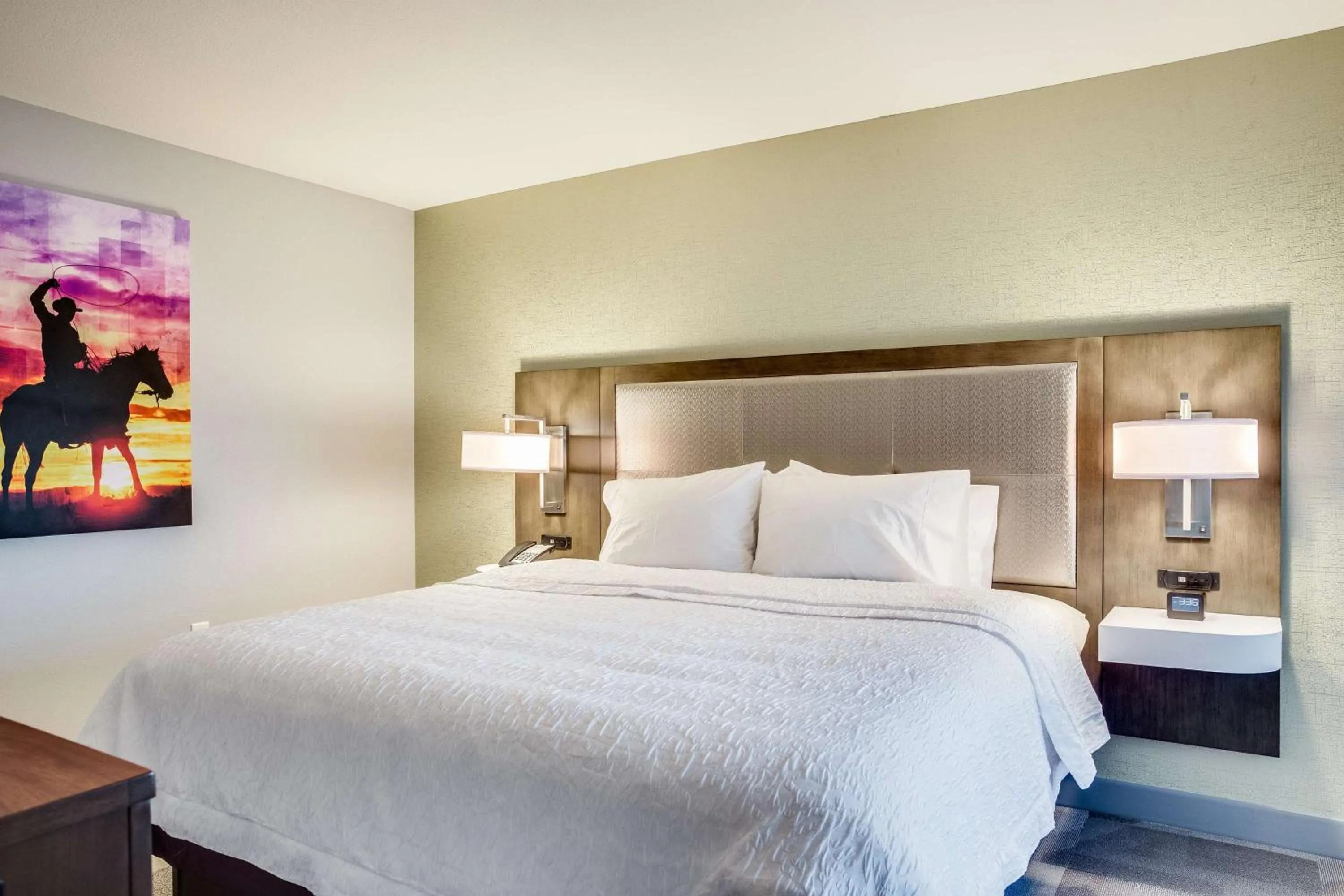 Bed in Hampton Inn & Suites Fort Worth Downtown