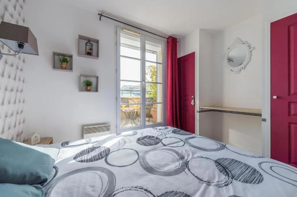 Bedroom, Bed in Rainbow Duplex N°1 Disney