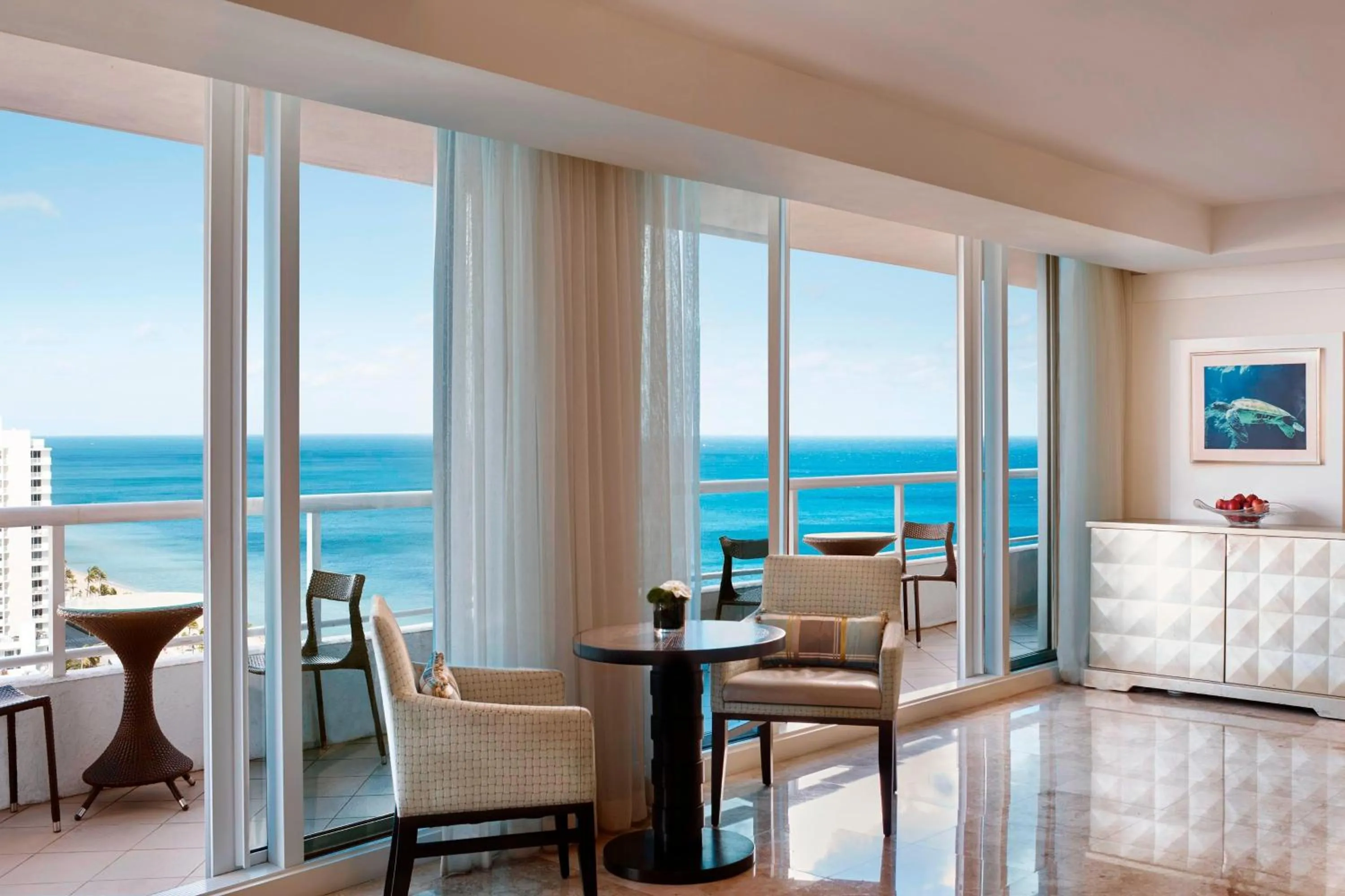 Lounge or bar in The Ritz-Carlton, Fort Lauderdale