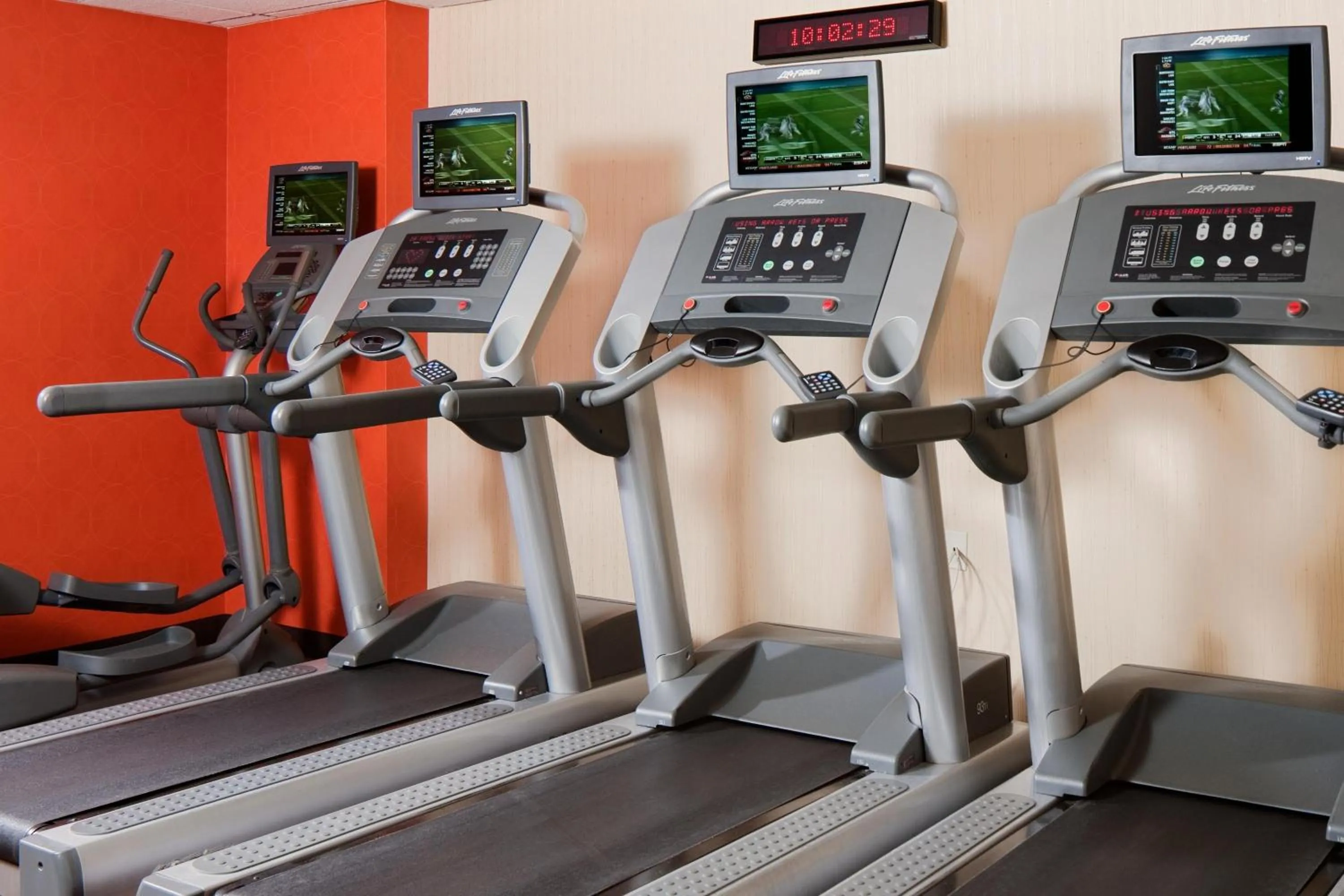 Fitness centre/facilities in Courtyard By Marriott Jersey City Newport