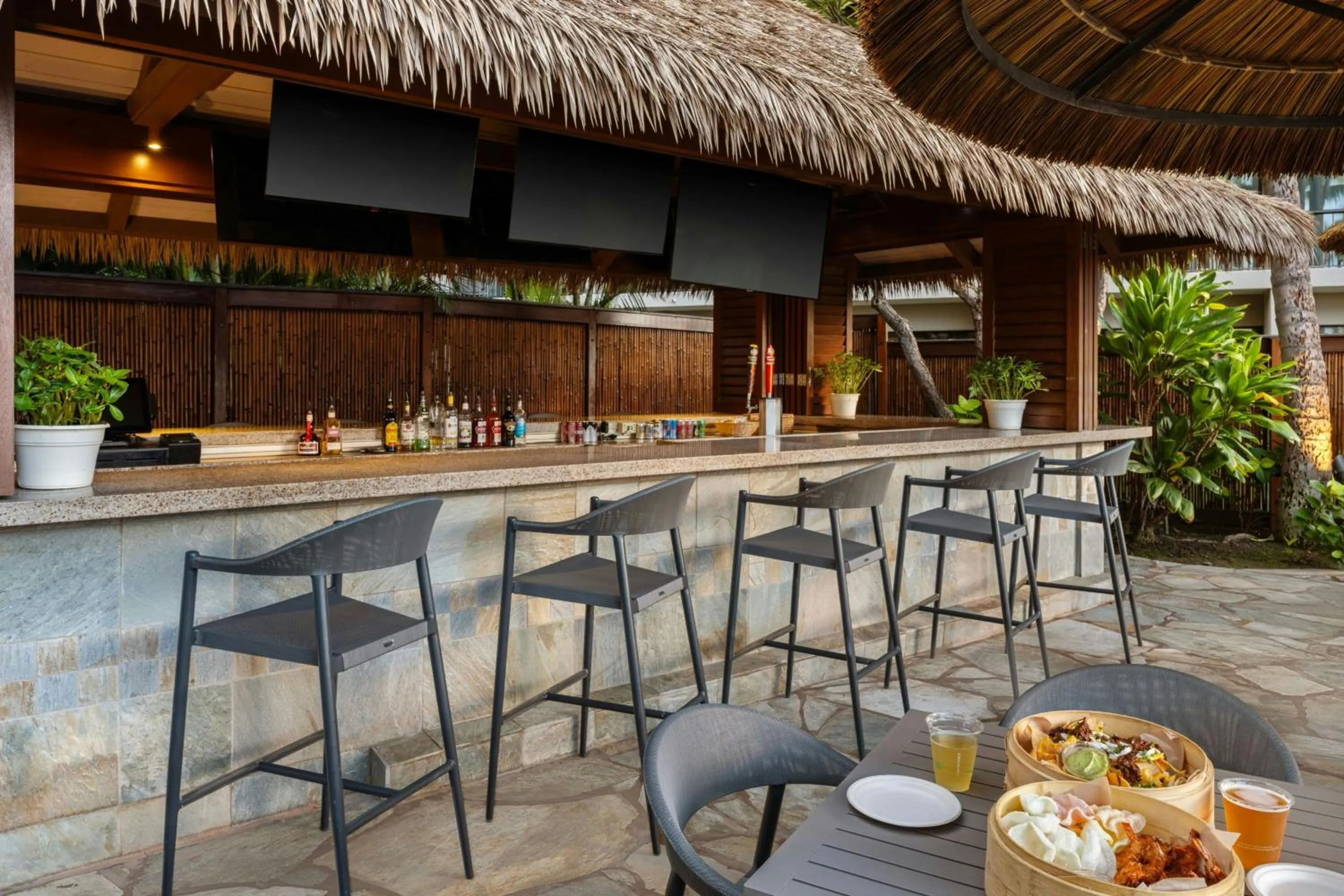 Lounge or bar in Marriott's Maui Ocean Club - Molokai, Maui & Lanai Towers