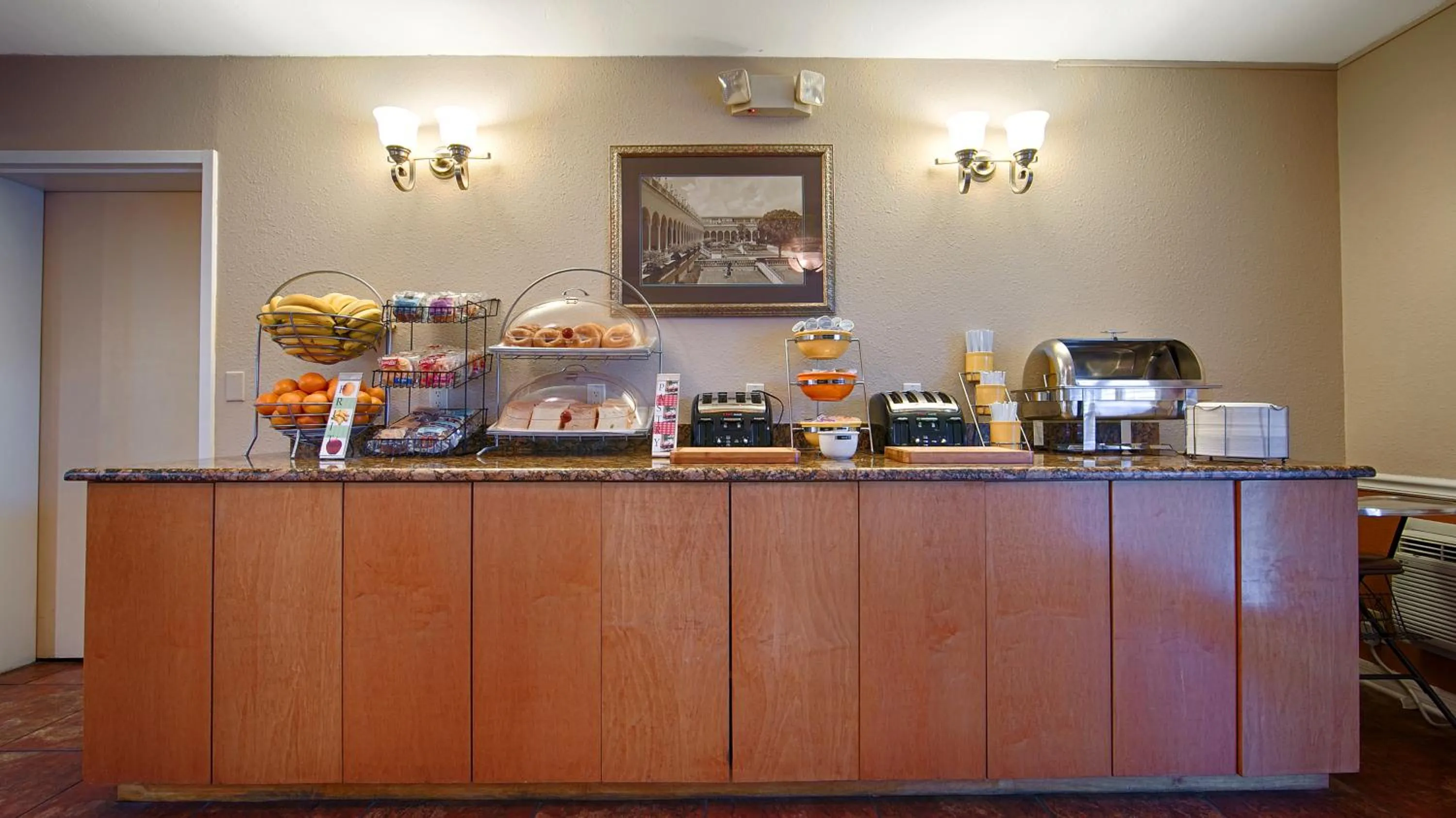 Restaurant/places to eat in Baymont by Wyndham Sarasota