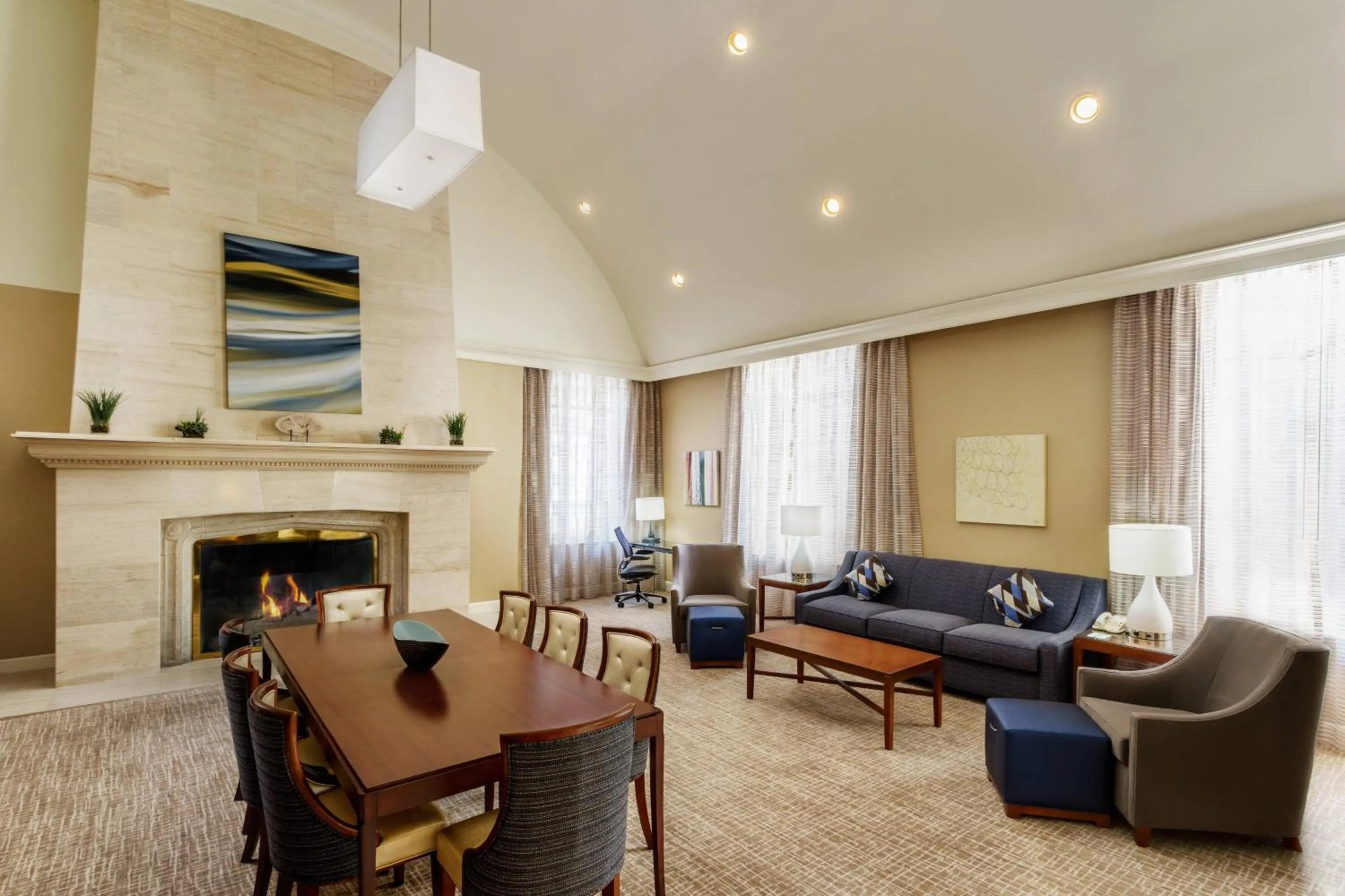 Living room in Courtyard Houston Downtown Convention Center