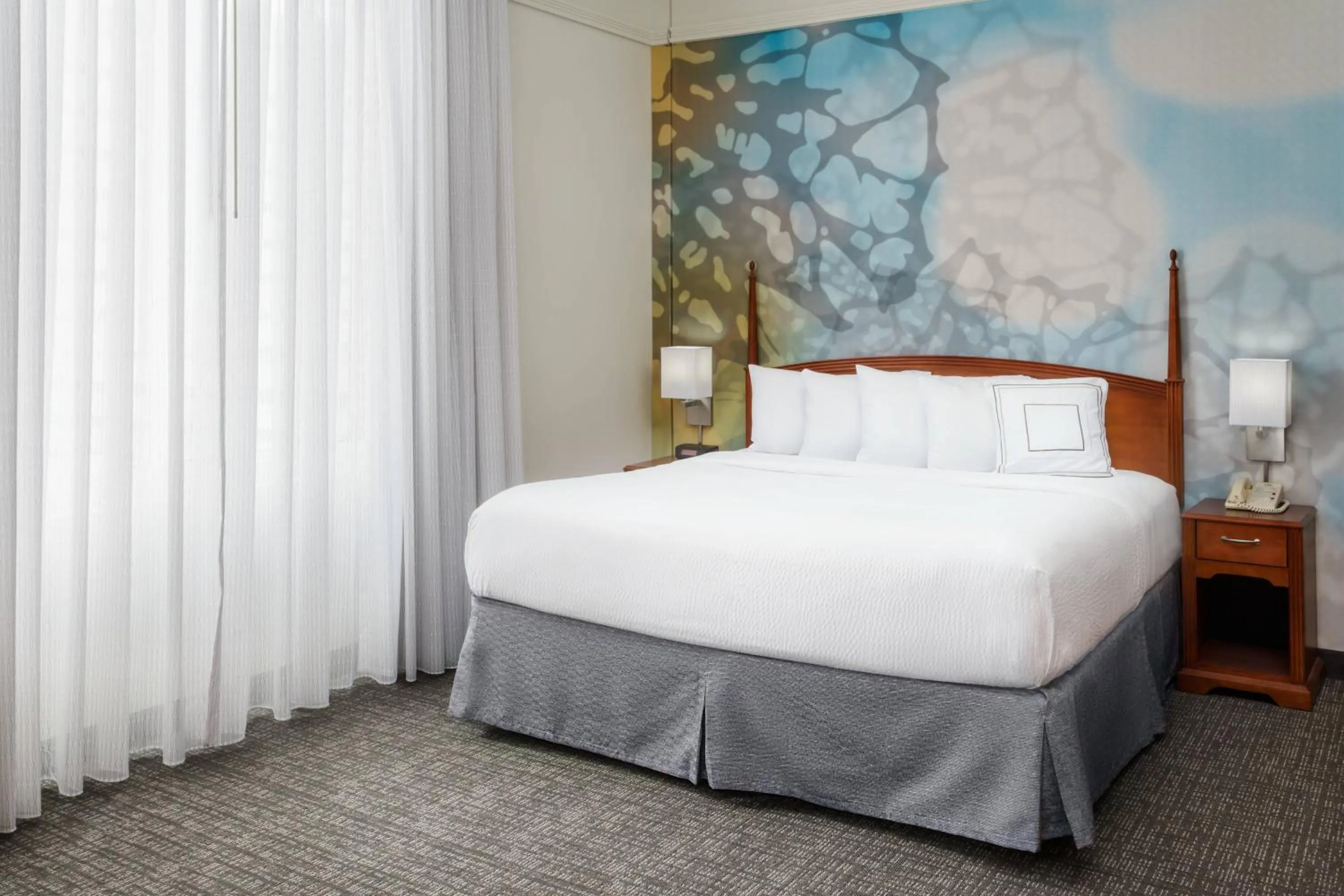 Photo of the whole room, Bed in Courtyard Houston Downtown Convention Center