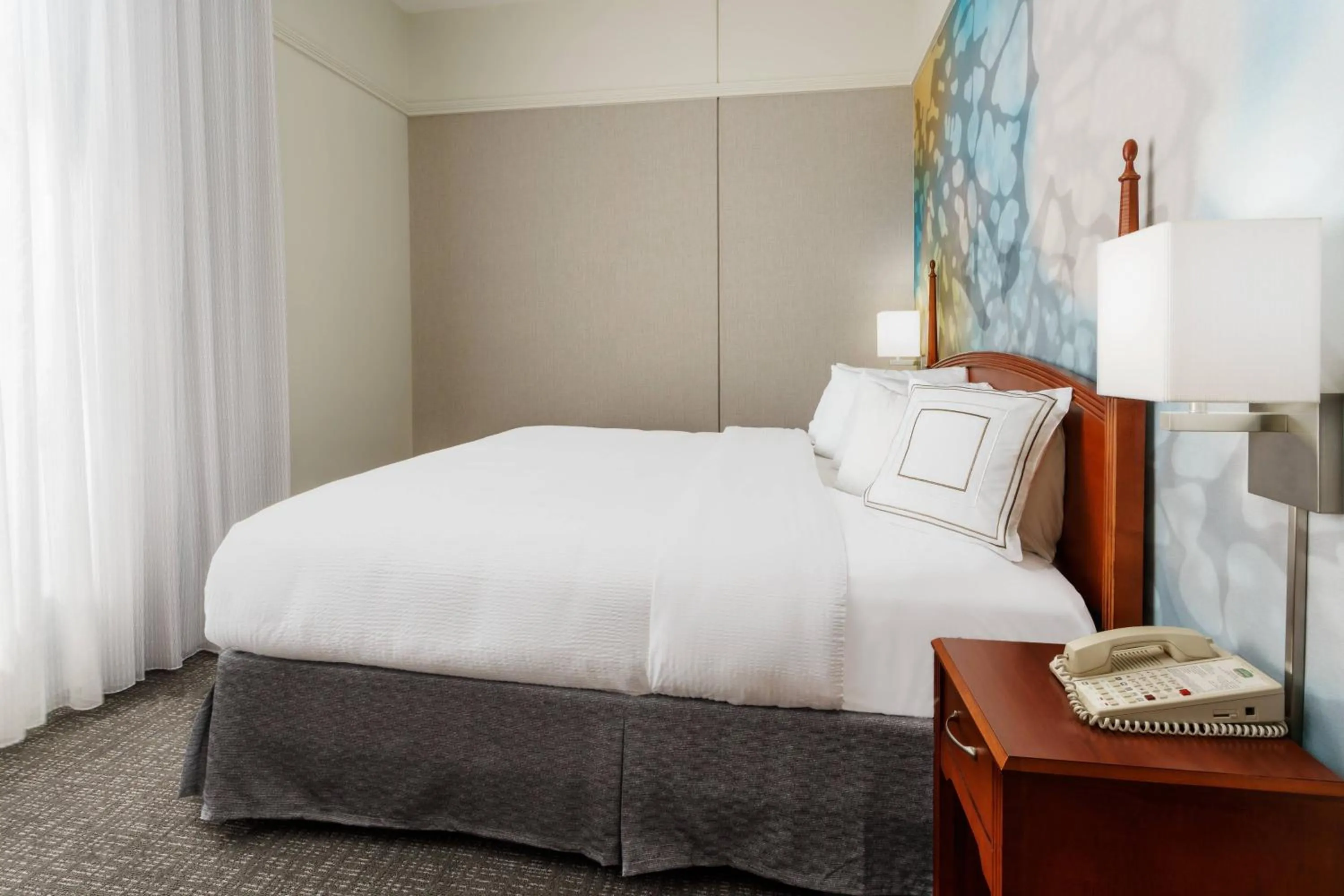 Photo of the whole room, Bed in Courtyard Houston Downtown Convention Center