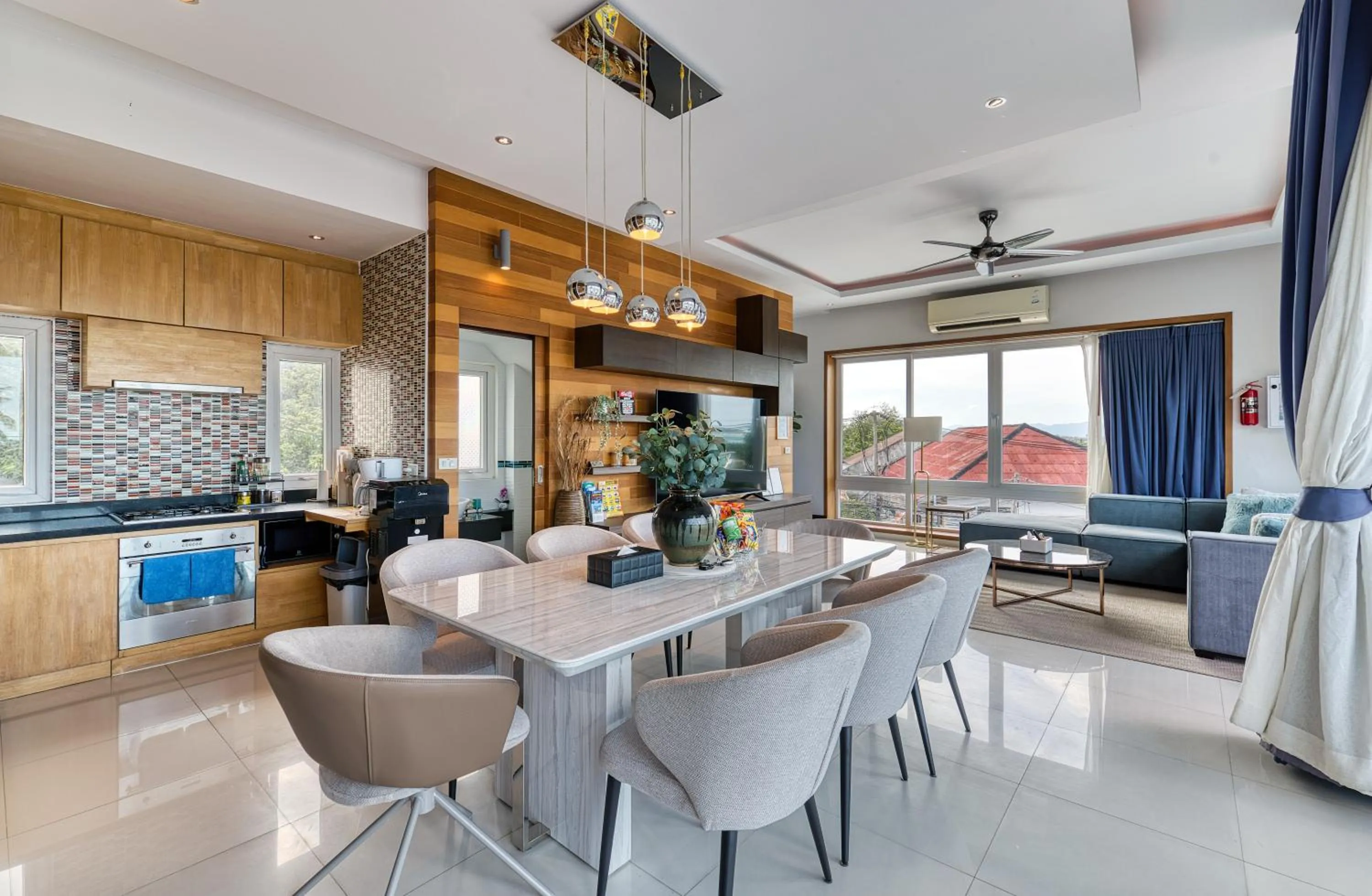 Dining area in Surisa Seaview Pool Villas
