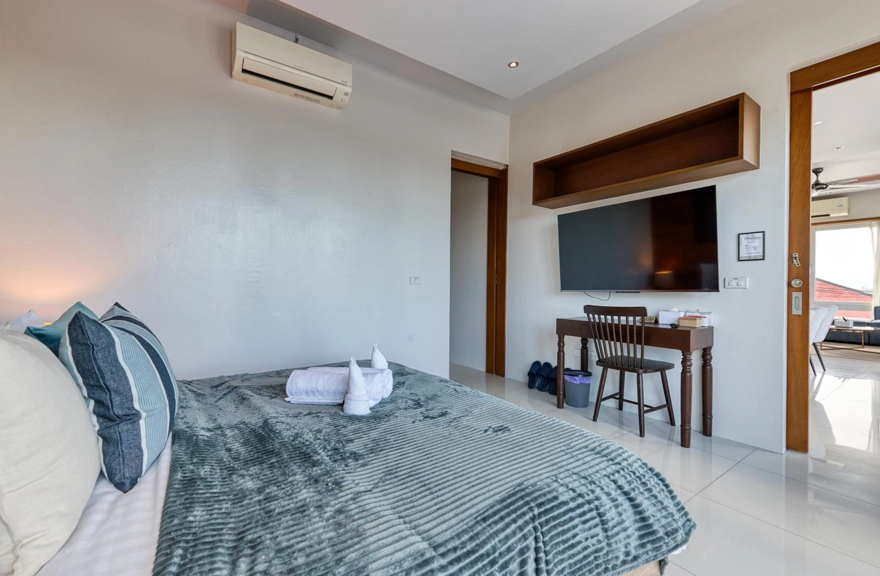 Bed in Surisa Seaview Pool Villas