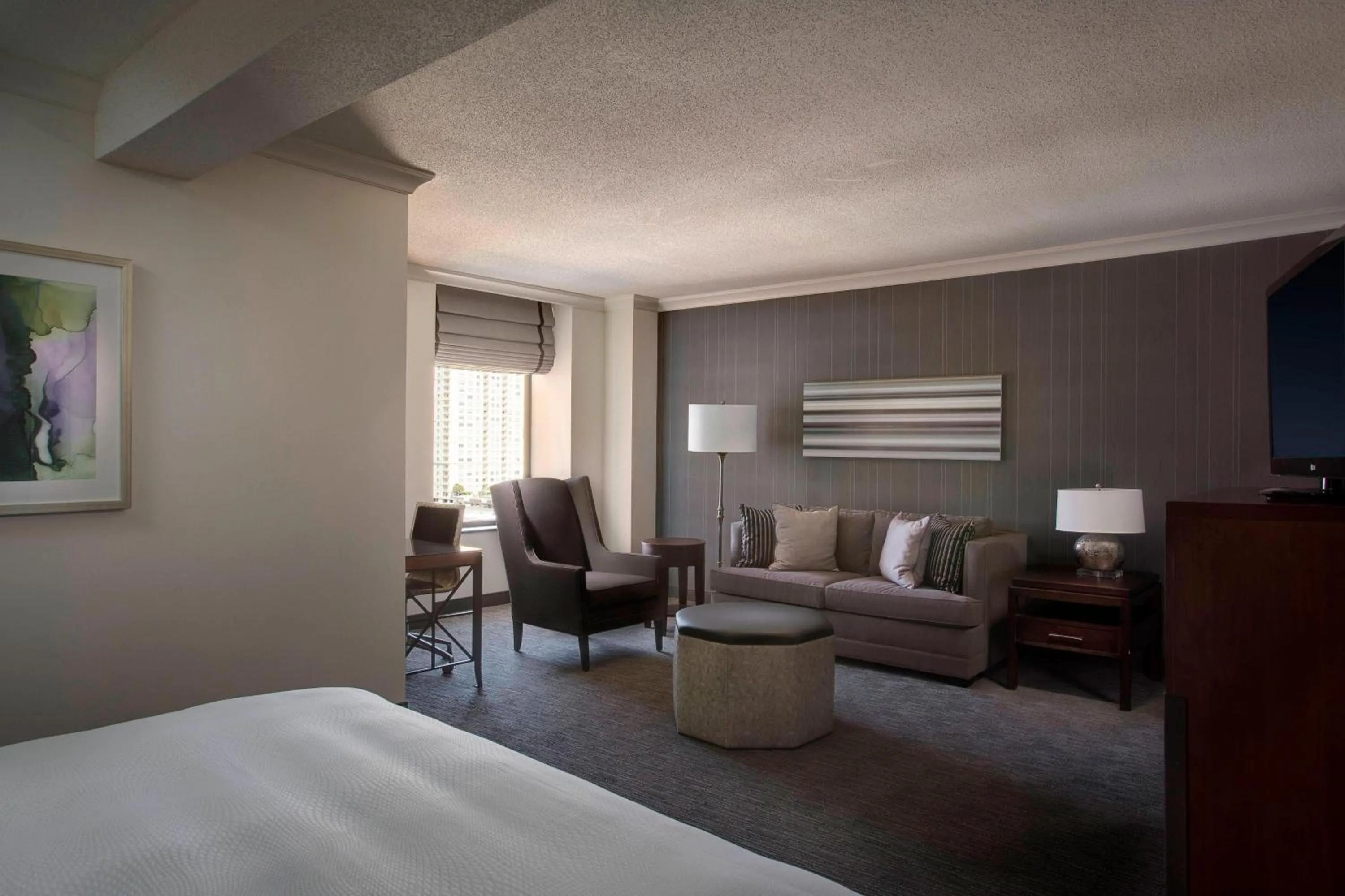 Photo of the whole room, Bed in JW Marriott Houston by the Galleria