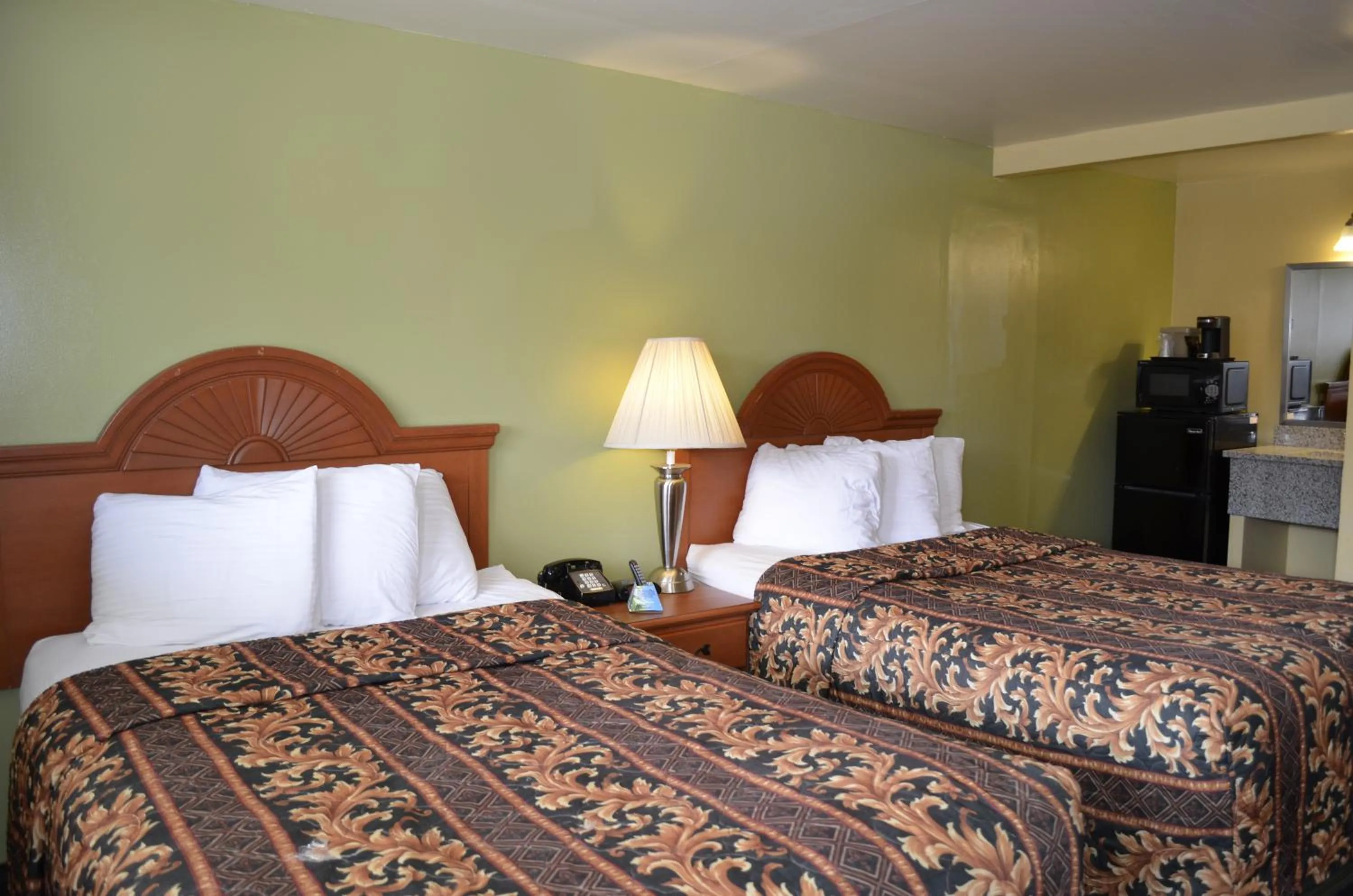 Photo of the whole room in Budget Inn Williamsville