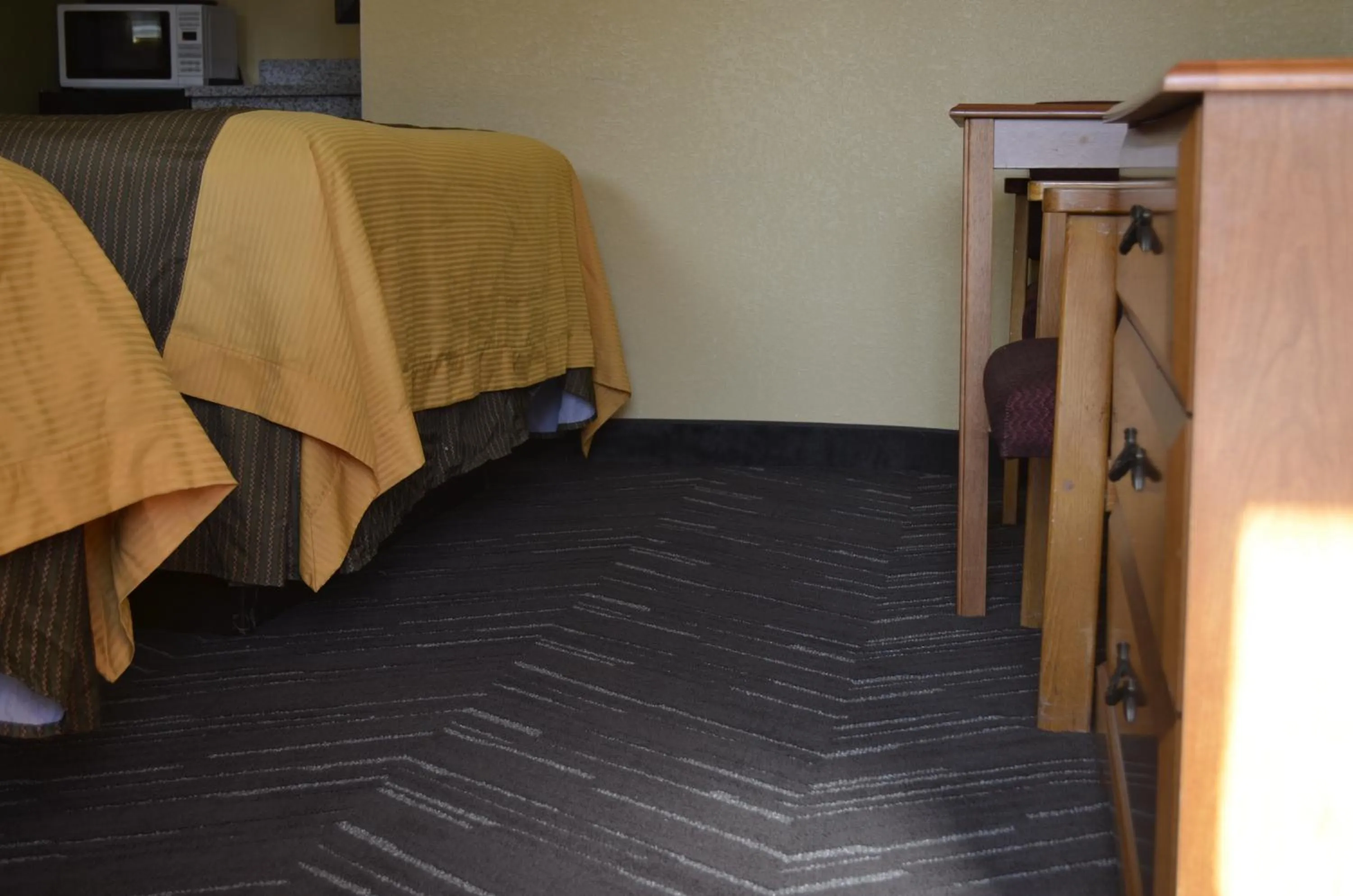 Other, Bunk Bed in Budget Inn Williamsville