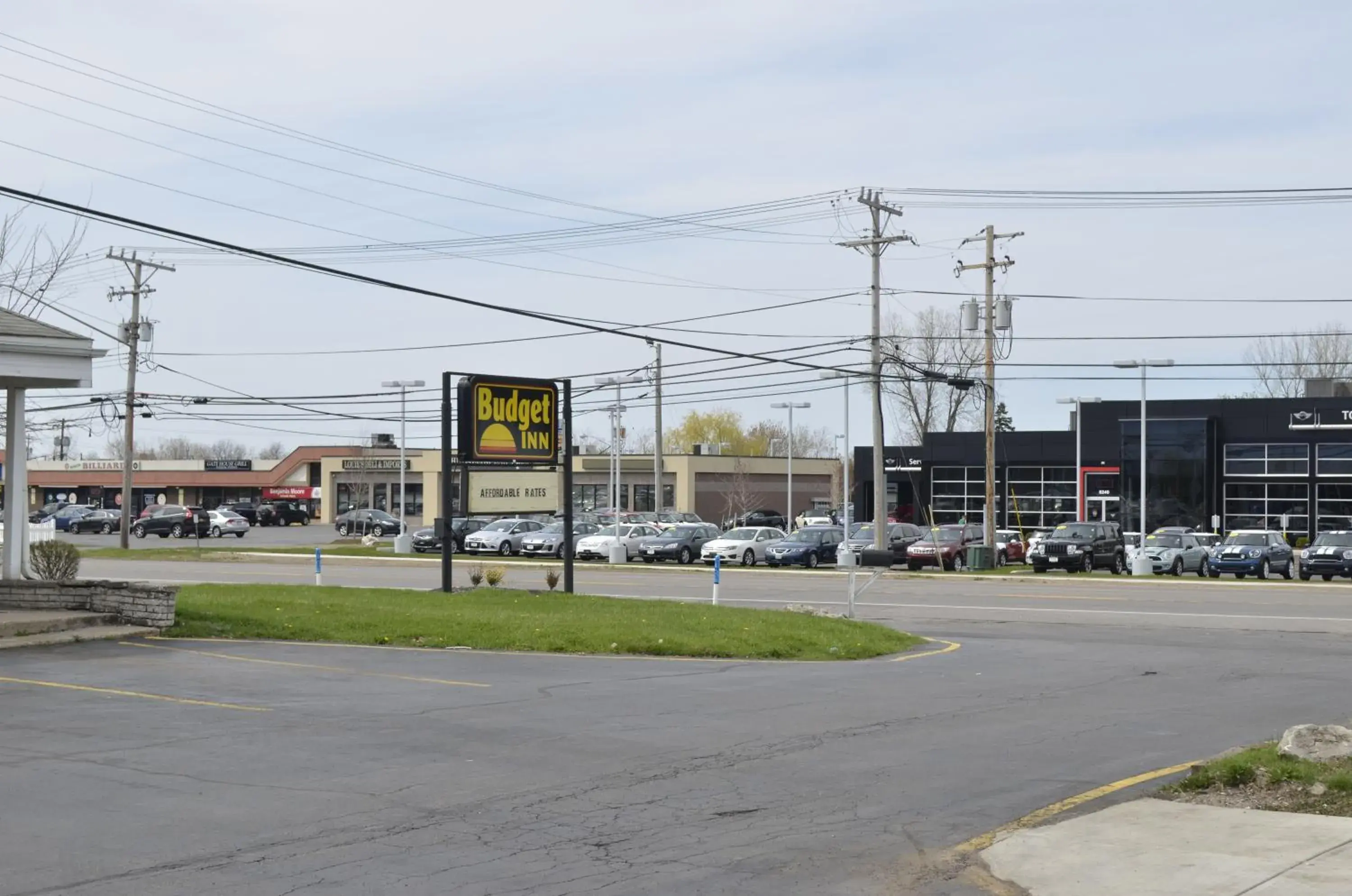 Facade/entrance in Budget Inn Williamsville