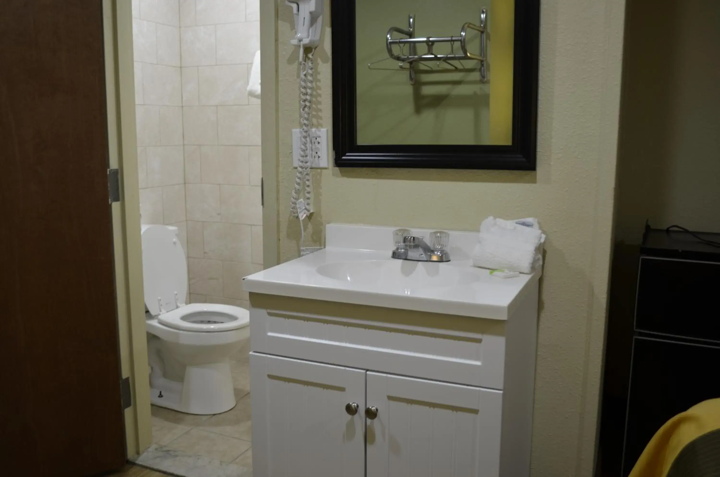 Bathroom in Budget Inn Williamsville
