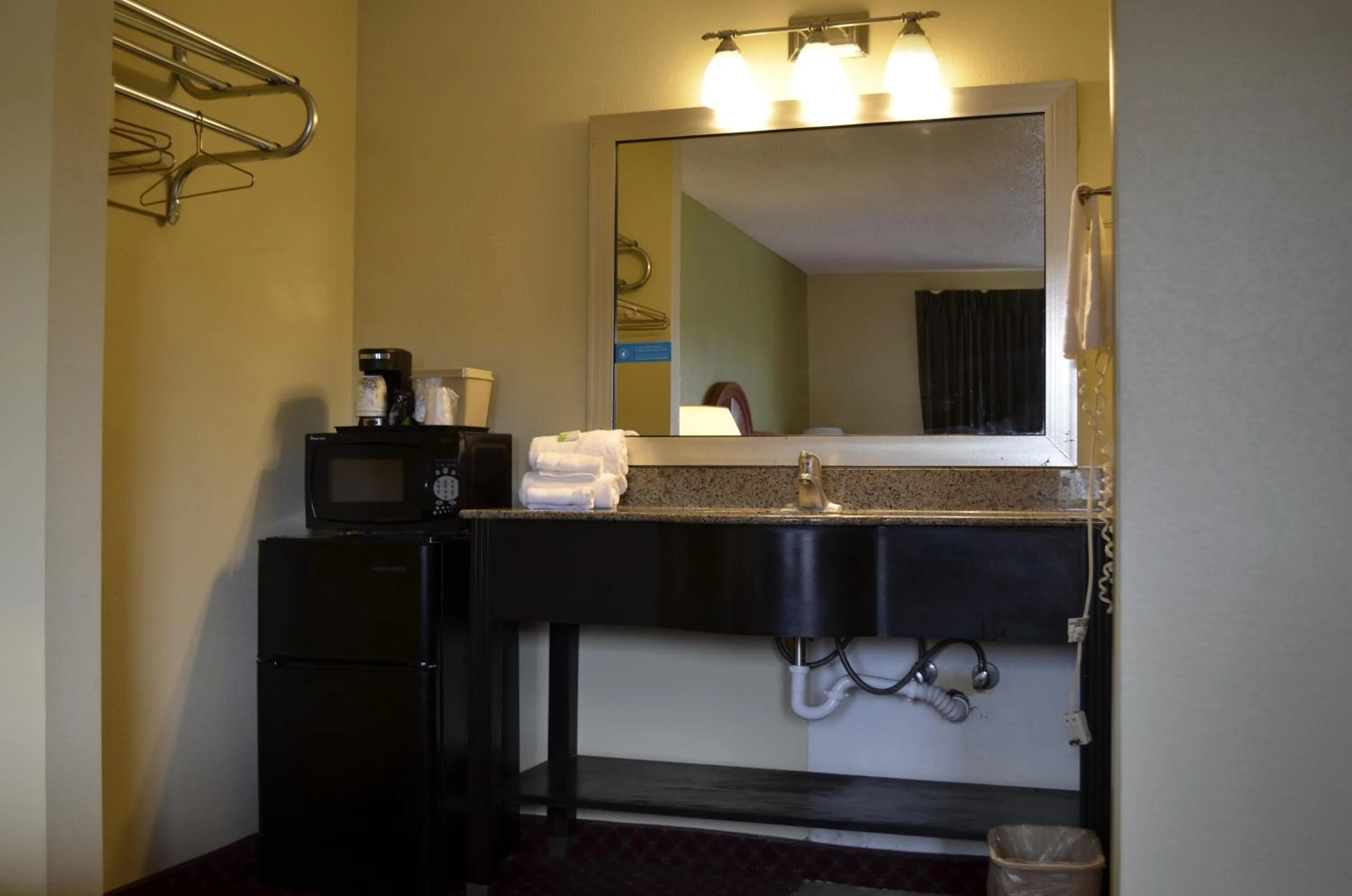 Bathroom in Budget Inn Williamsville