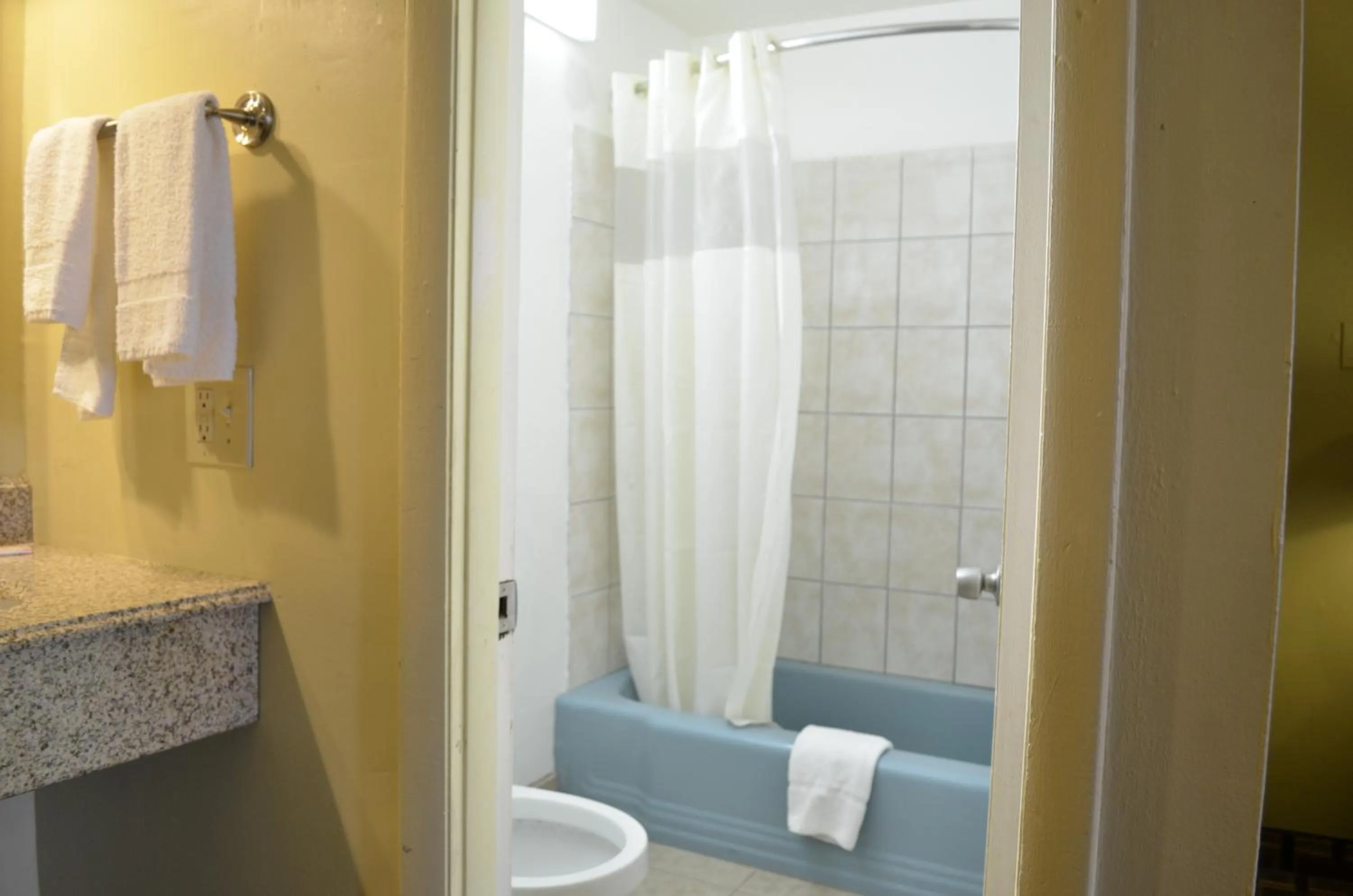 Shower, Bathroom in Budget Inn Williamsville