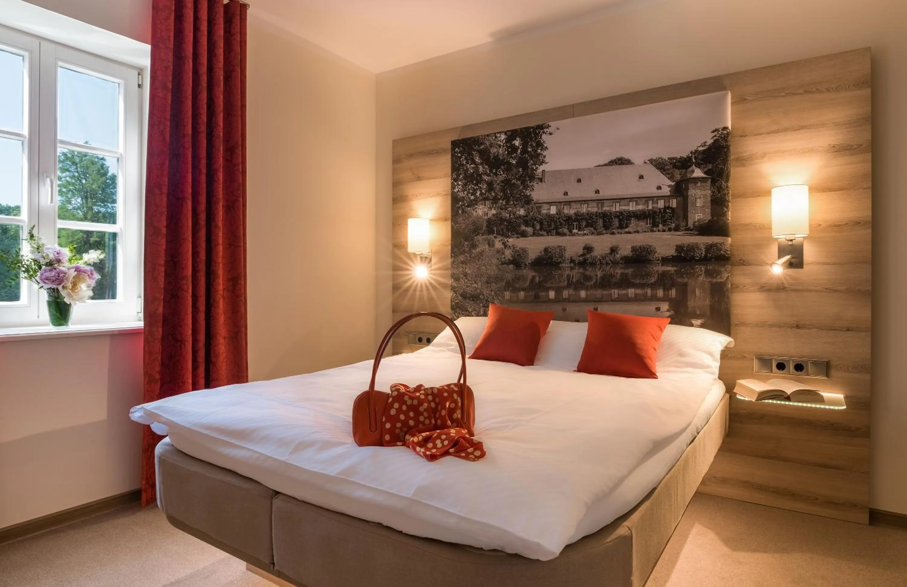 Photo of the whole room, Bed in Burg Heimerzheim