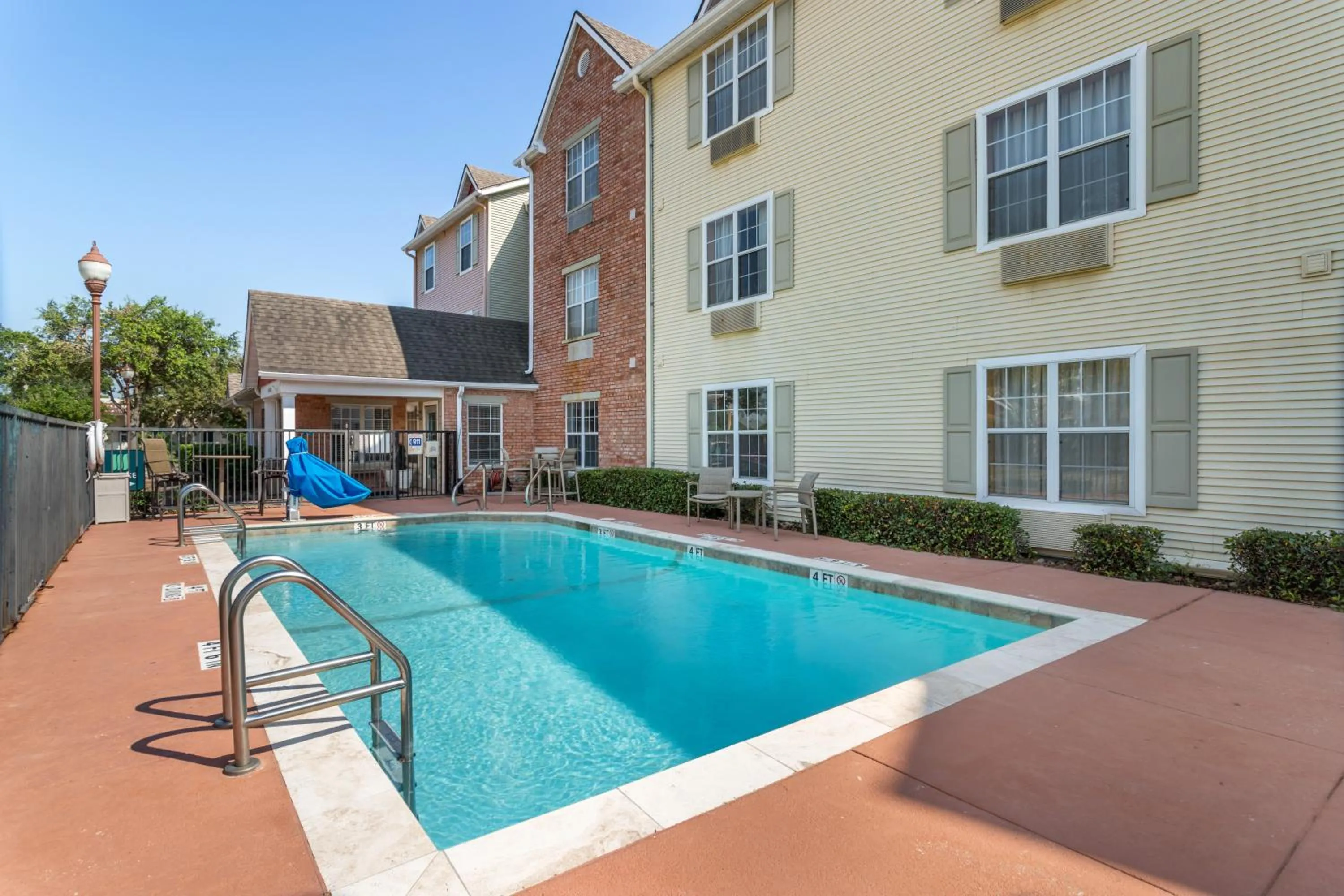 Pool view in TownePlace Suites by Marriott Houston NASA/Clear Lake