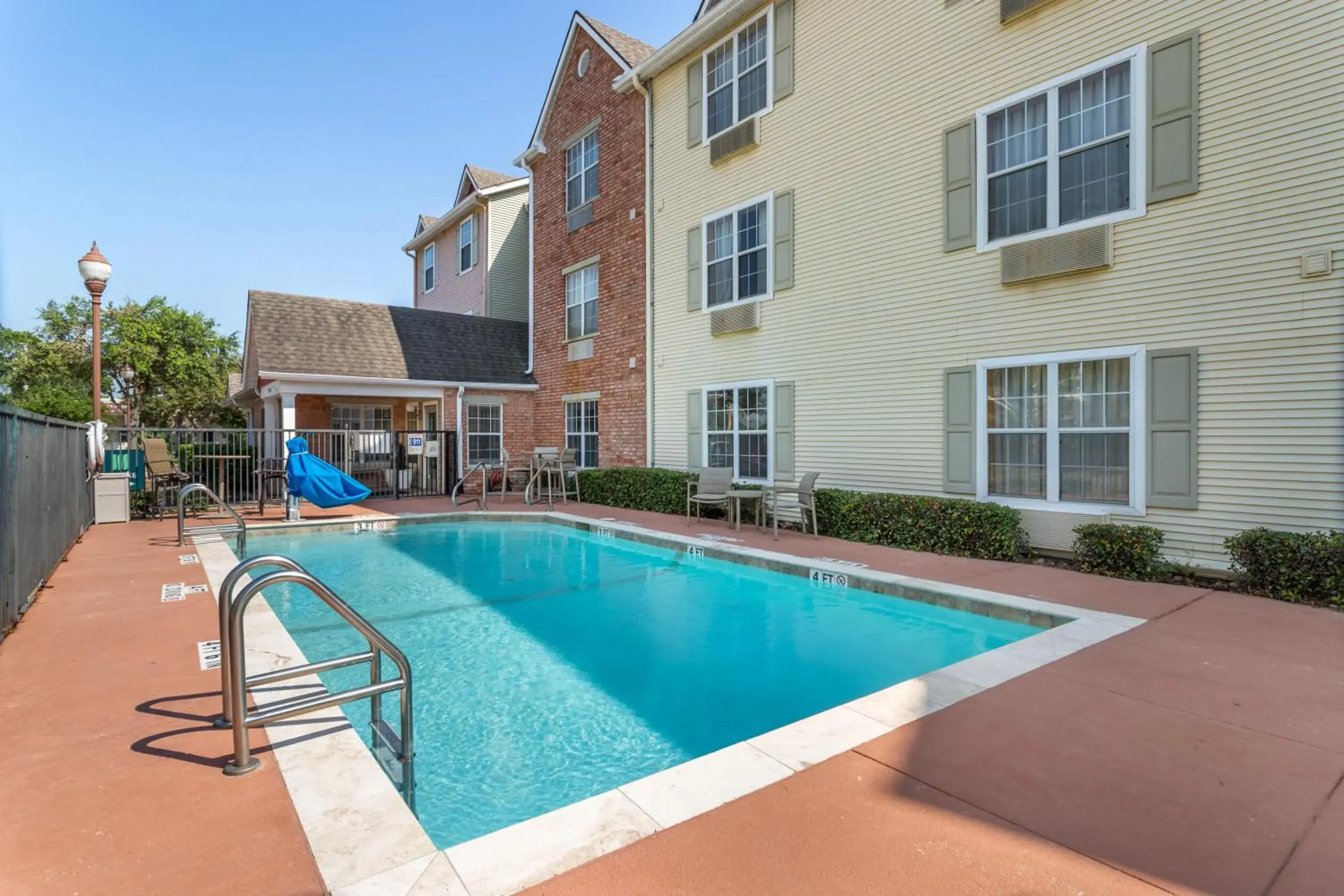 Pool view in TownePlace Suites by Marriott Houston NASA/Clear Lake Pool view in TownePlace Suites by Marriott Houston NASA/Clear Lake