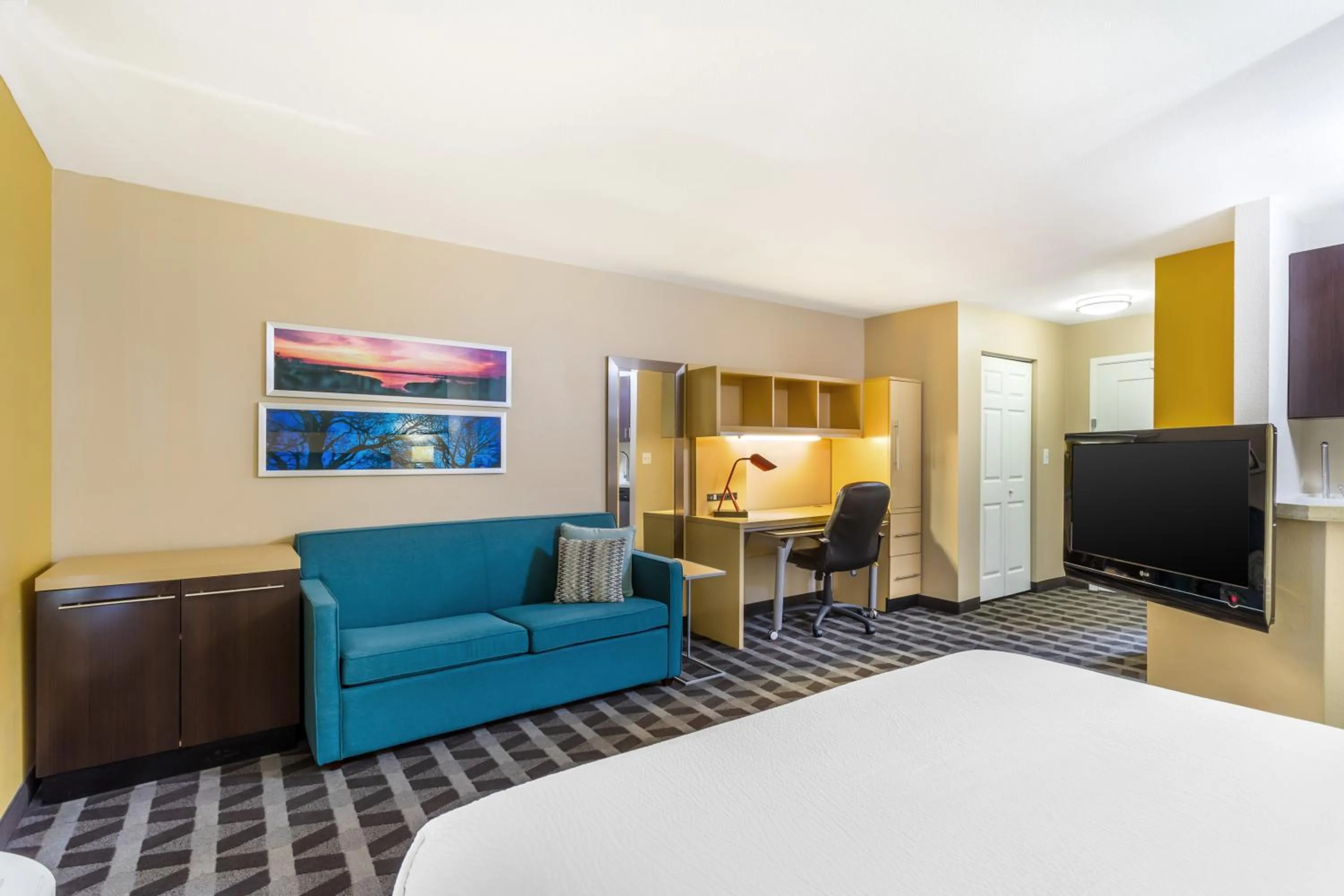 Living room, Bed in TownePlace Suites by Marriott Houston NASA/Clear Lake