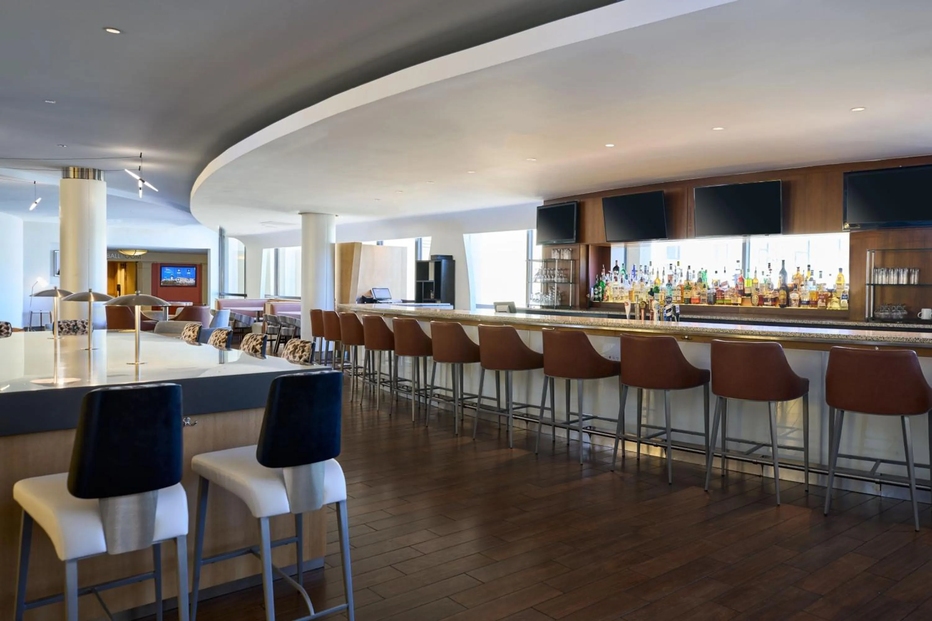 Lounge or bar in Washington Dulles Airport Marriott