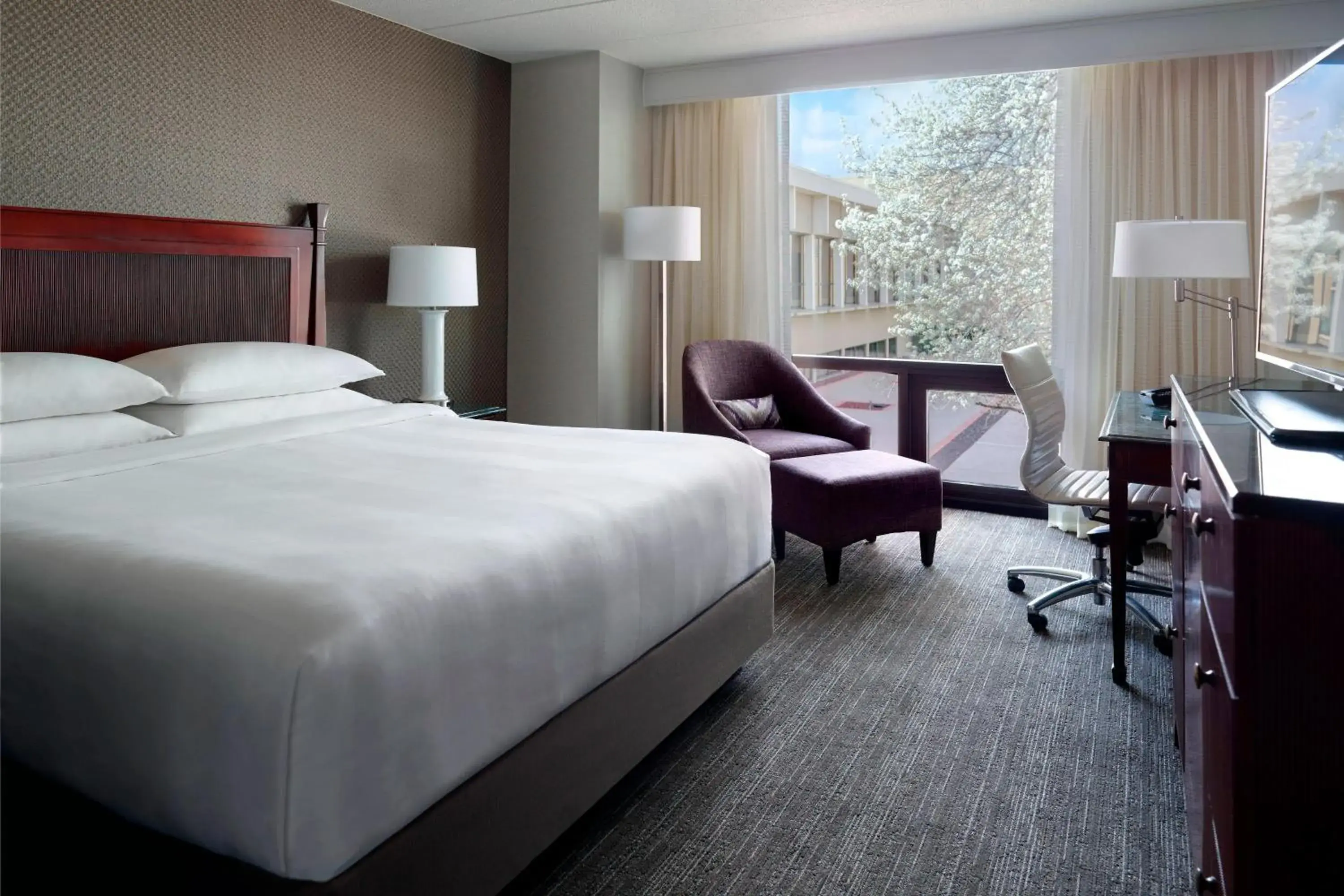 King Room with Concierge Lounge Access - Hearing Accessible in Washington Dulles Airport Marriott King Room with Concierge Lounge Access - Hearing Accessible in Washington Dulles Airport Marriott