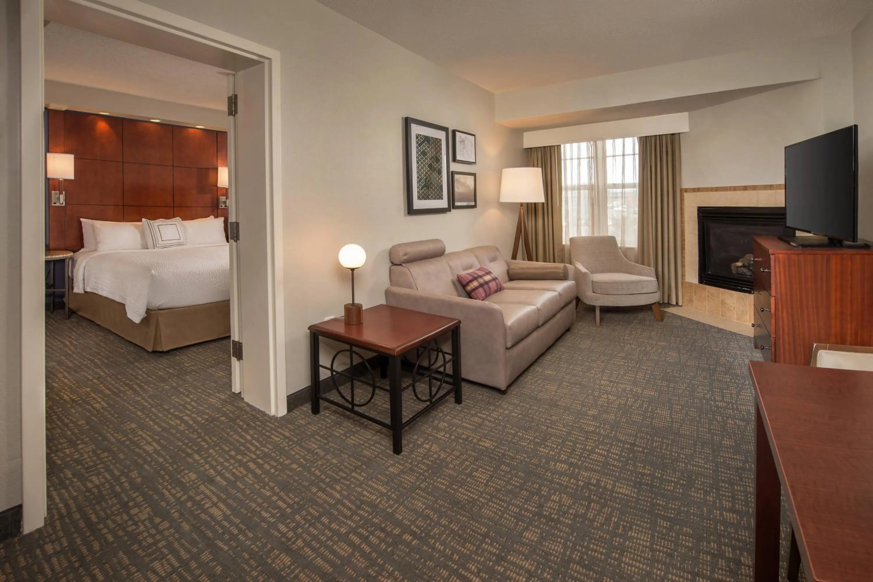 Living room, Bed in Residence Inn Dulles Airport At Dulles 28 Centre